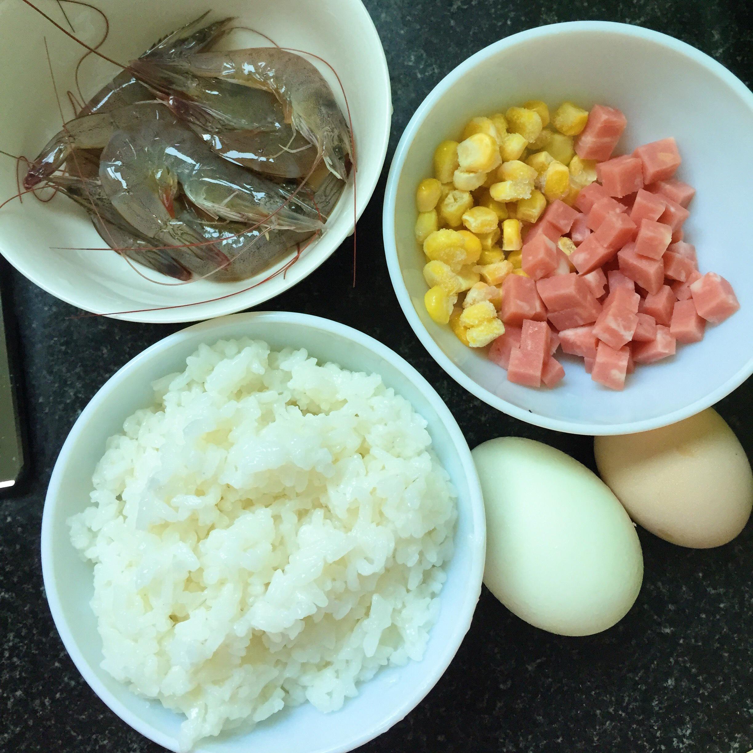 蝦仁炒飯（咸蛋黃配蝦頭油版）的做法 步骤1