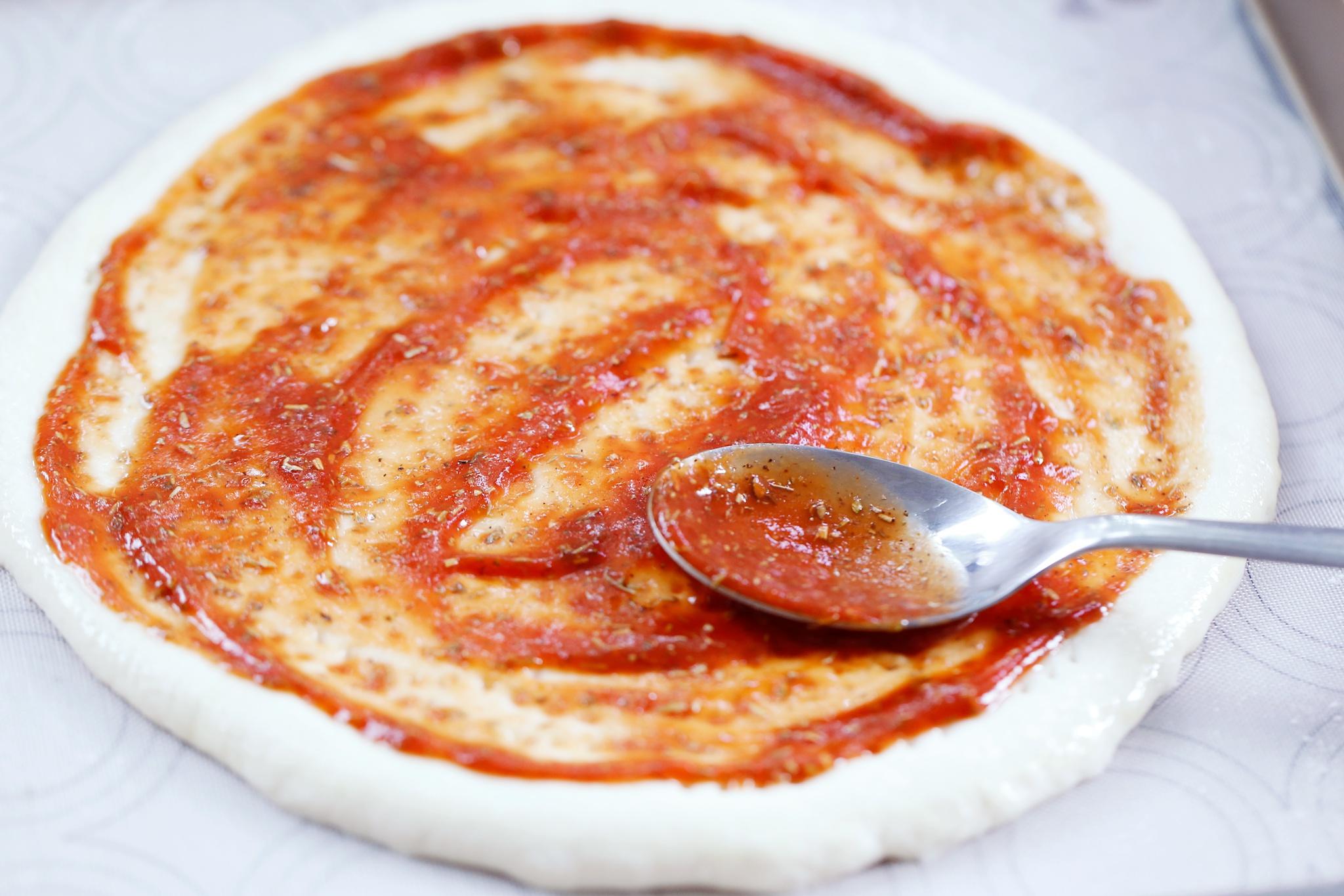 薩拉米腸培根青椒披薩——松下PT1000面包機版的做法 步骤9