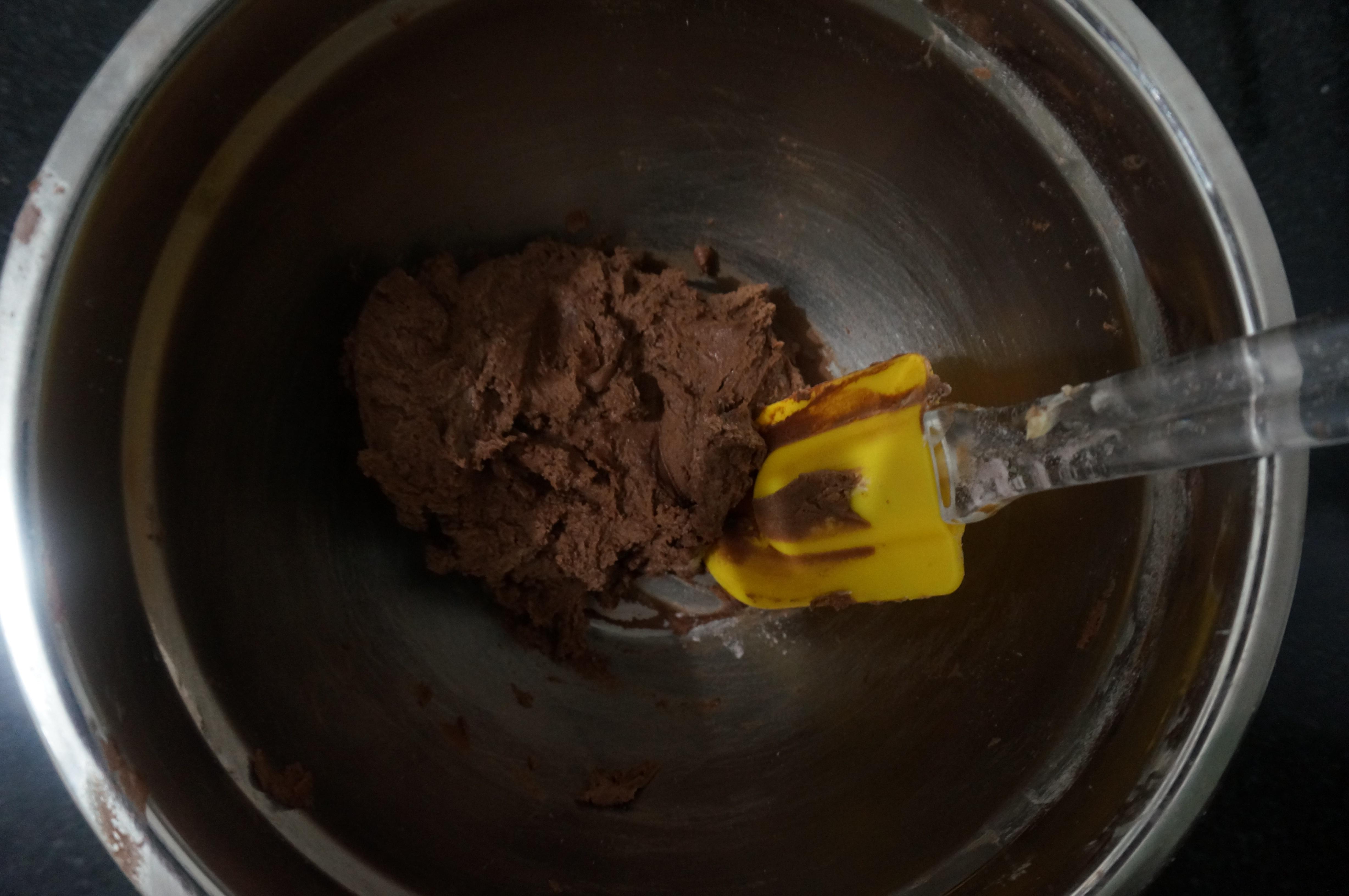 奇趣巧克力堅果餅干的做法 步骤2