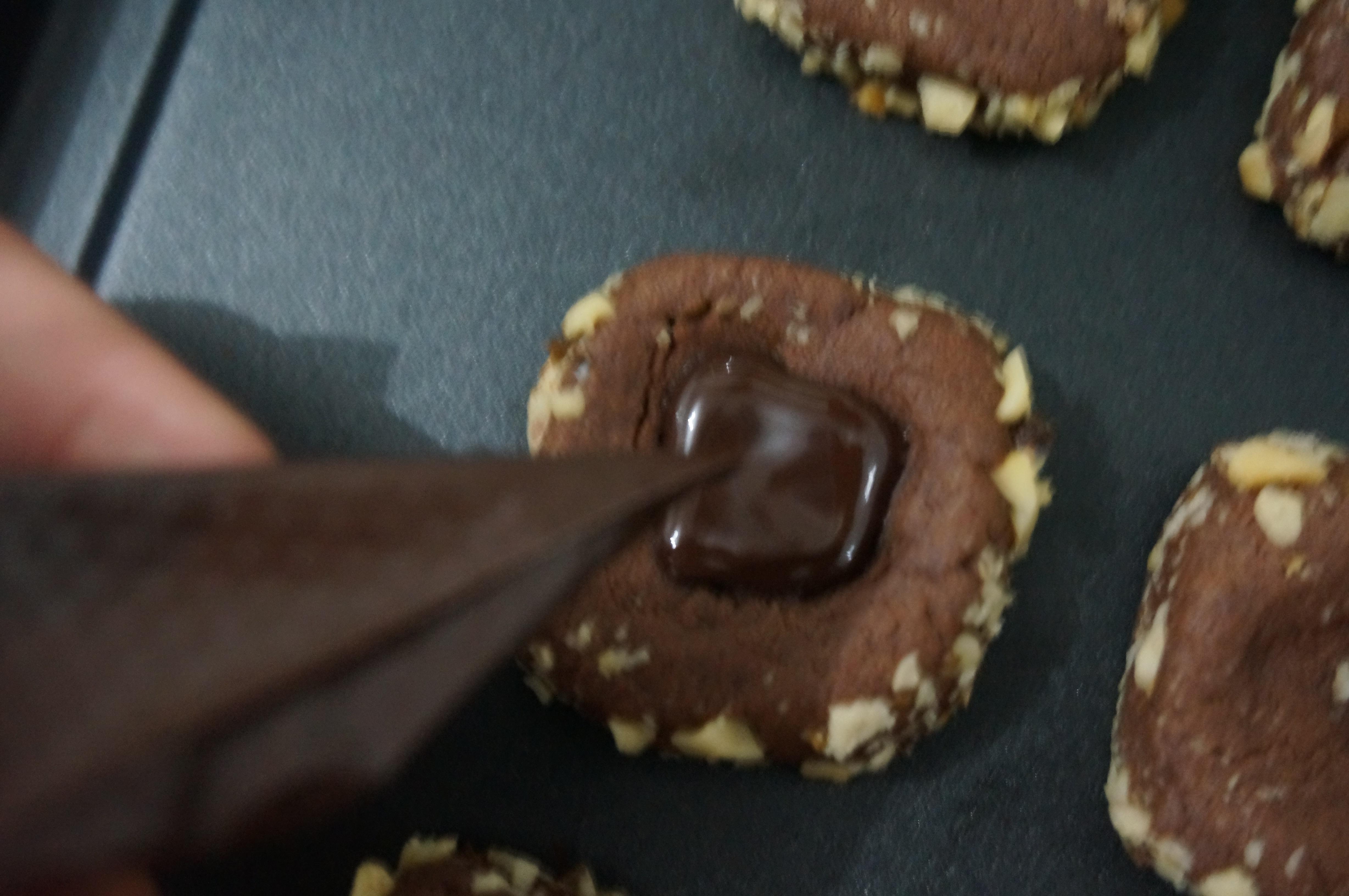 奇趣巧克力堅果餅干的做法 步骤12