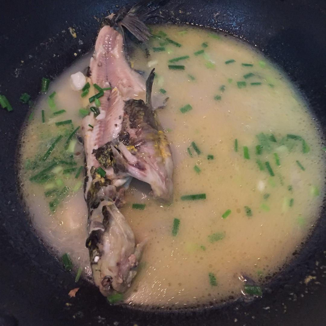一碗奶白的魚湯的做法 步骤3