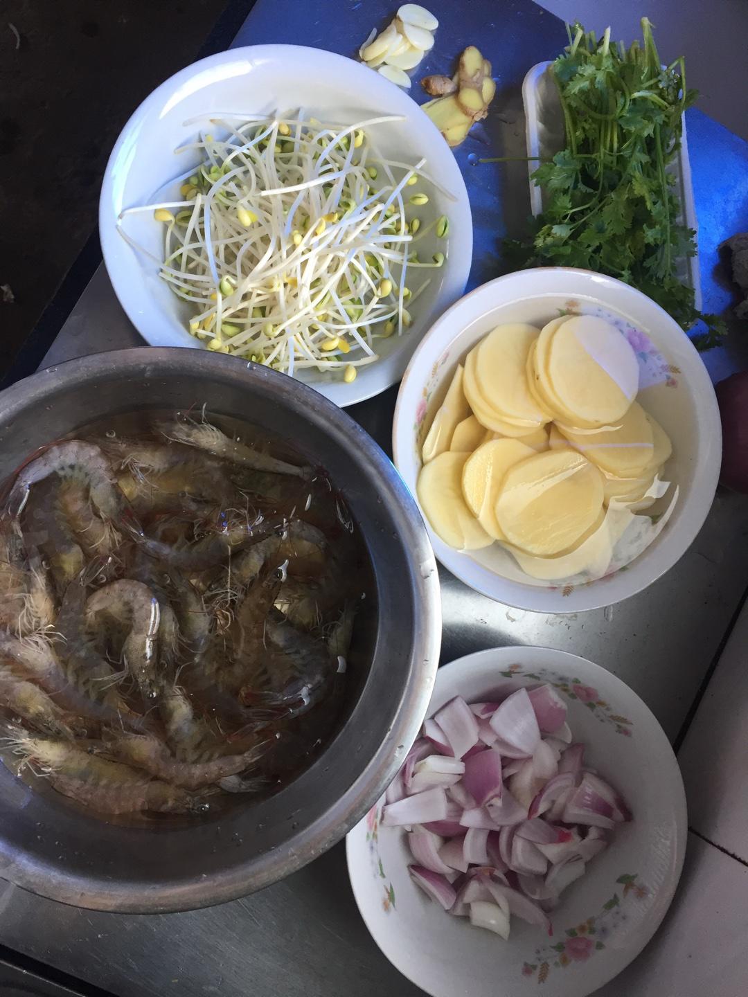 干鍋基圍蝦的做法 步骤1