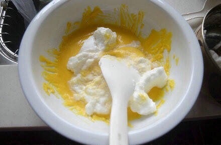 酸奶蛋糕（不用電動打蛋器）的做法 步骤5