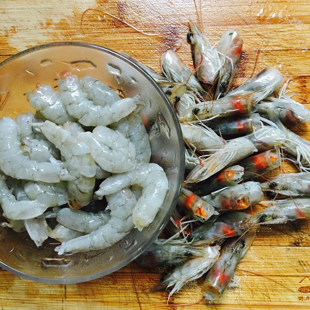 龍利魚蝦肉餛飩的做法 步骤2