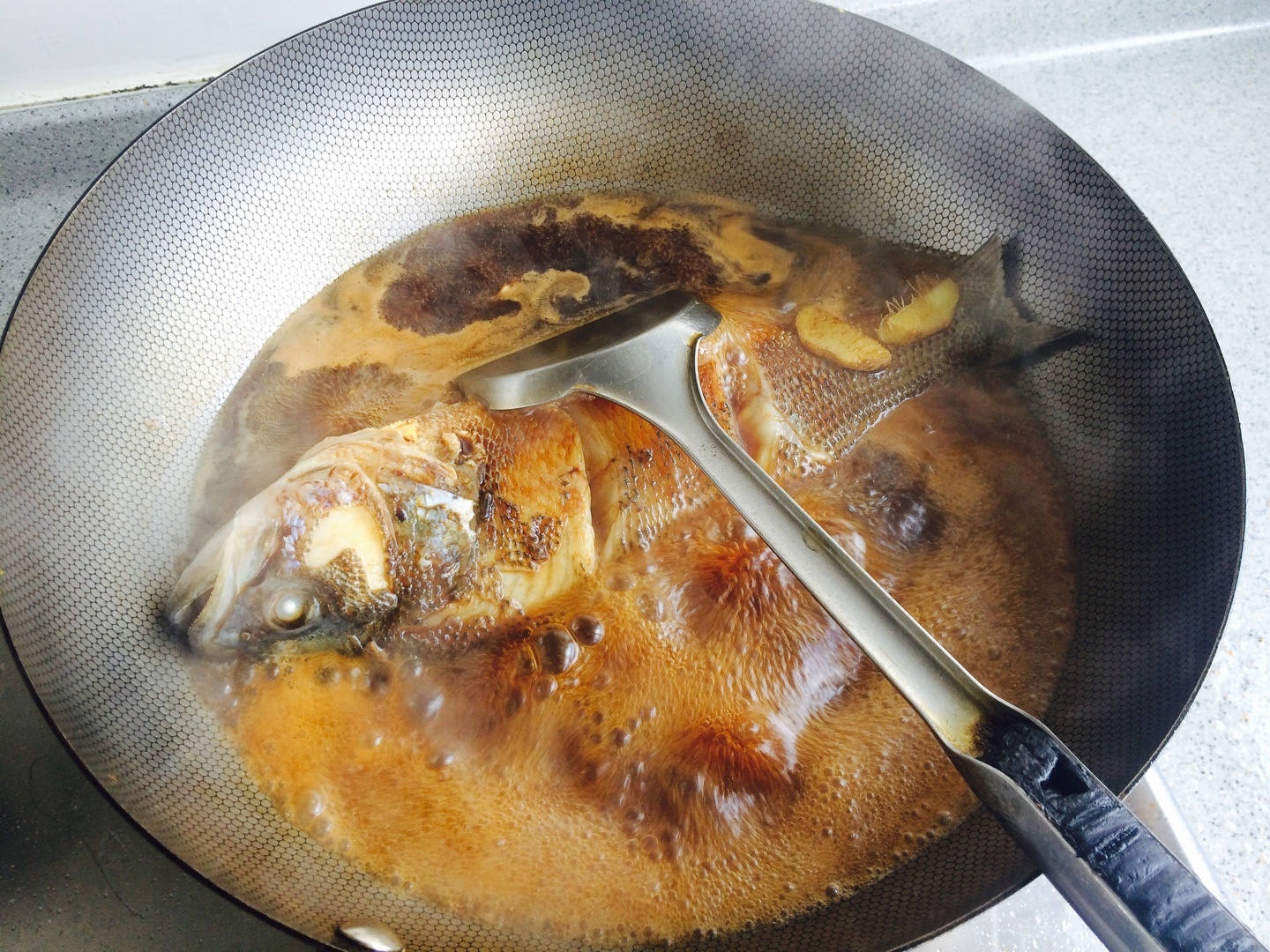 紅燒酒釀鱸魚的做法 步骤3
