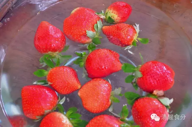 情人節 | 巧克力草莓&草莓玫瑰花的做法 步骤2