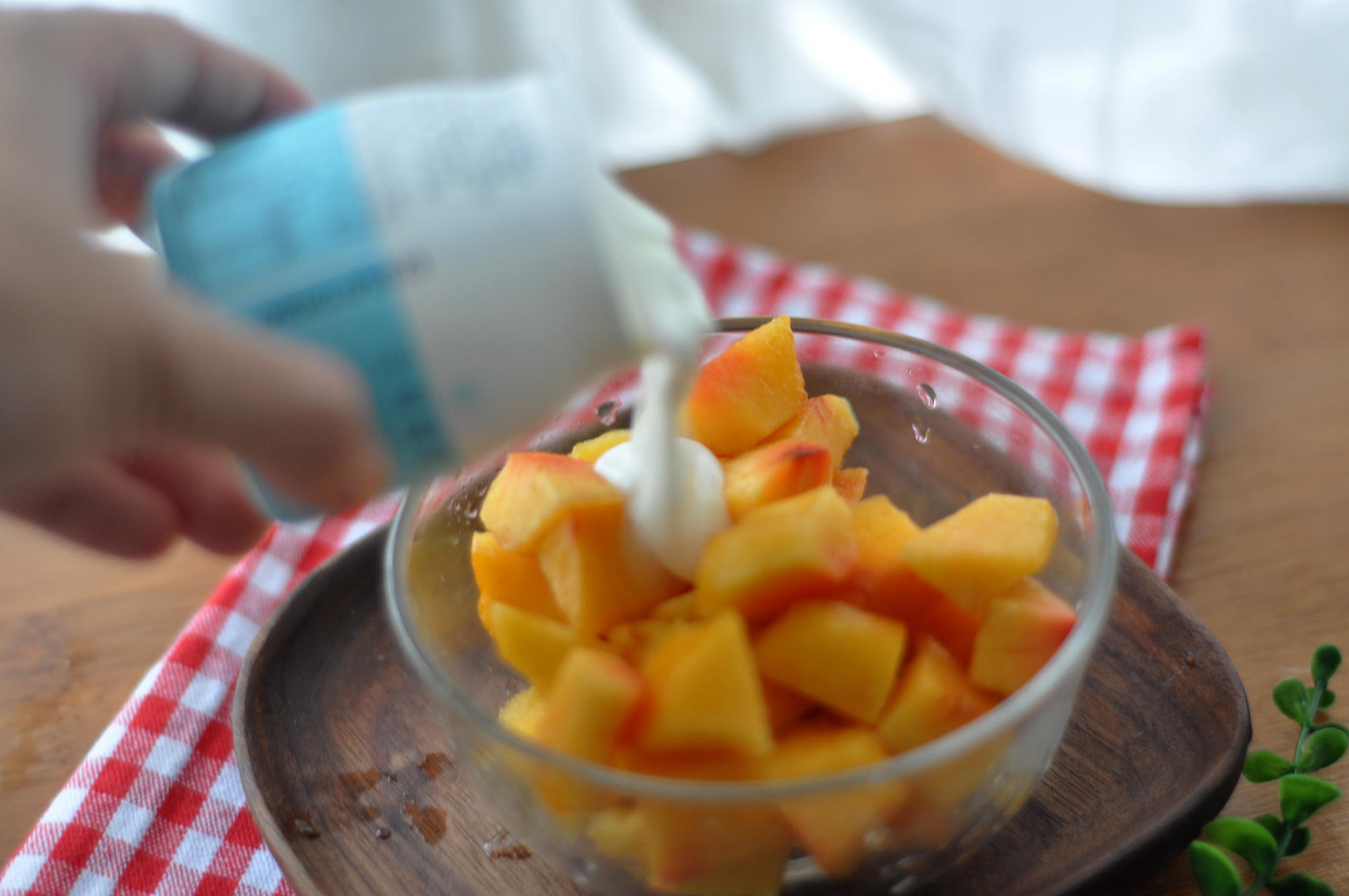 【酸奶黃桃沙拉】立秋日，吃秋桃的做法 步骤3