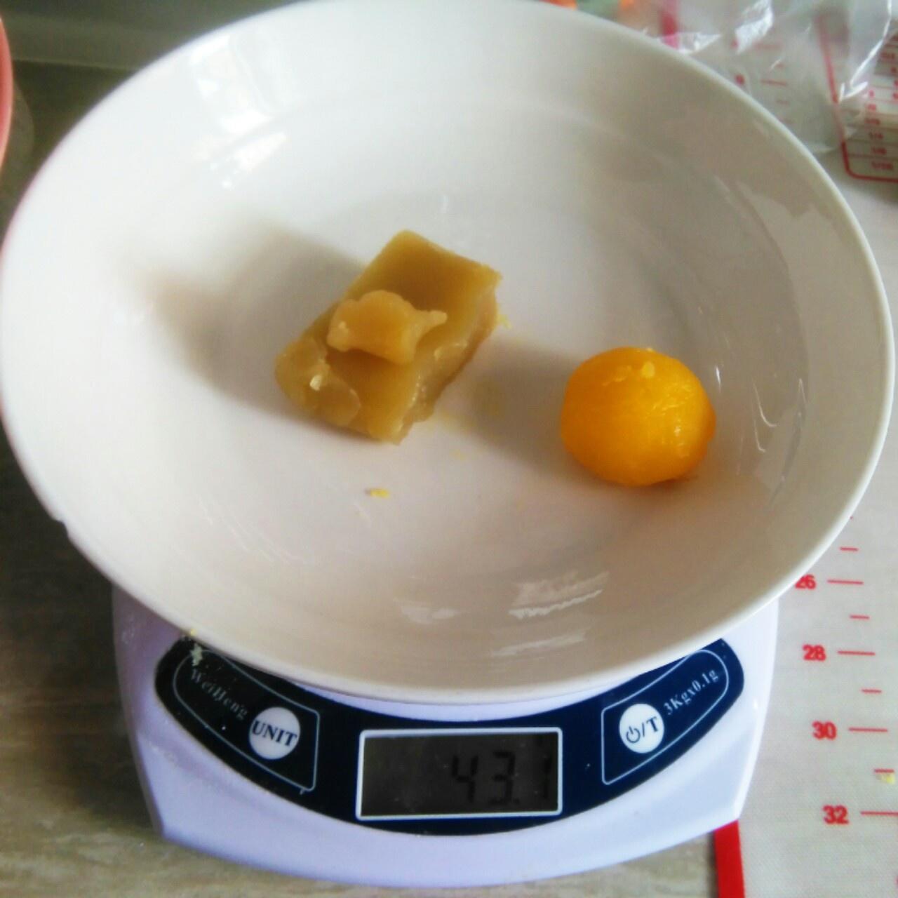廣式蛋黃蓮蓉月餅----低糖版的做法 步骤4