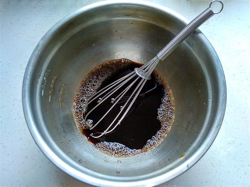 紅糖葡萄干蒸蛋糕的做法 步骤1