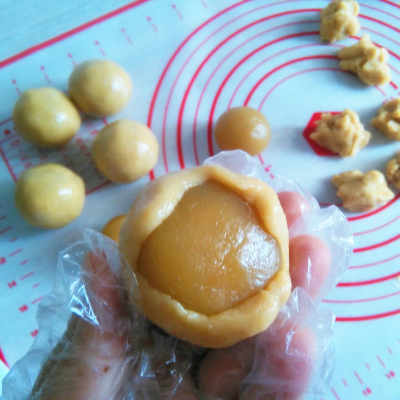 廣式蛋黃蓮蓉月餅----低糖版的做法 步骤8