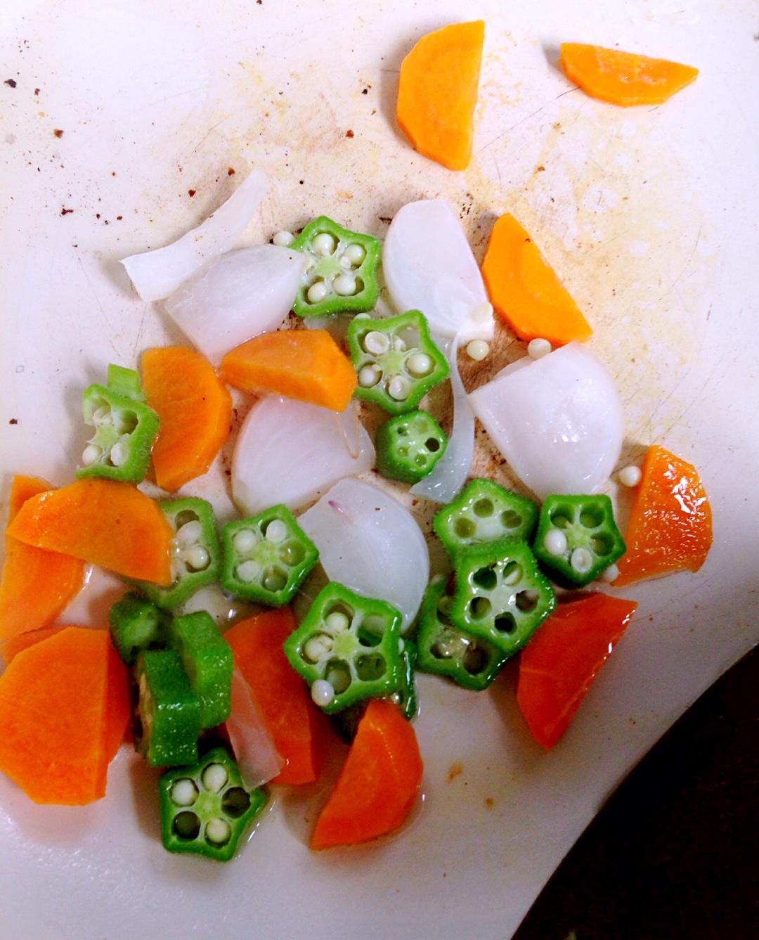 鱈魚秋葵時蔬飯團（小雪人兒童餐）的做法 步骤3