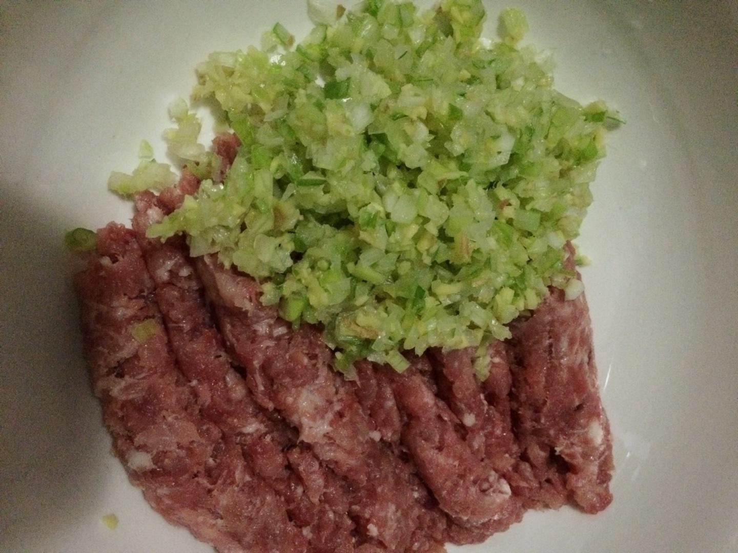 小餛飩-蝦仁 豬肉 胡蘿卜的做法 步骤3