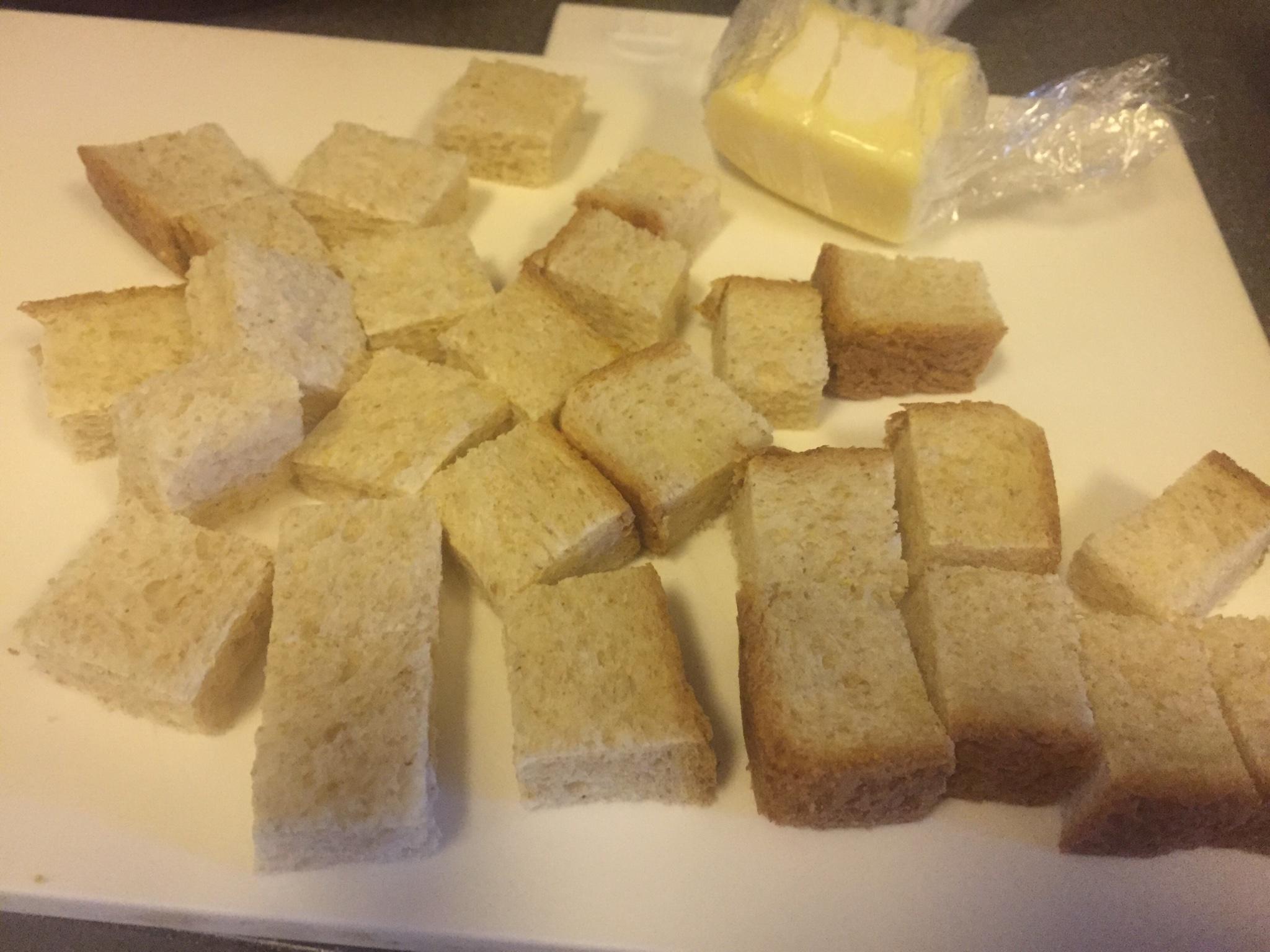 寶寶輔食︰蜜桃蛋奶面包布丁的做法 步骤2