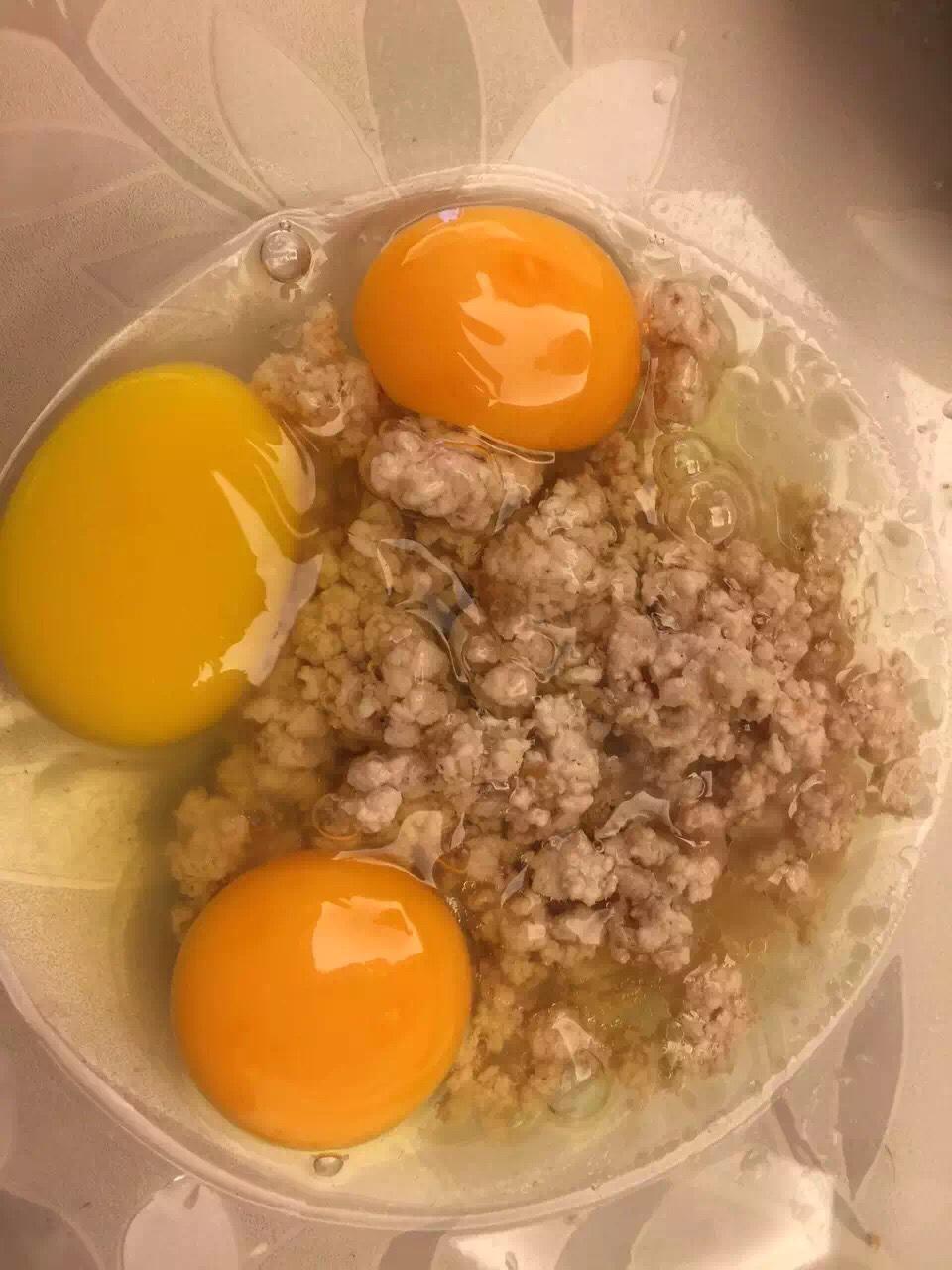 香蔥肉末煎雞蛋的做法 步骤1