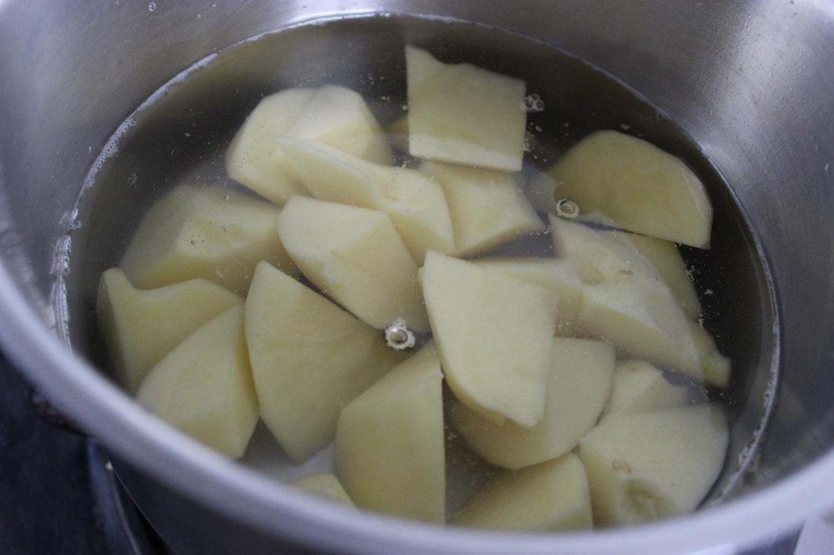 土豆出鍋，如細粉吹過~的做法 步骤1