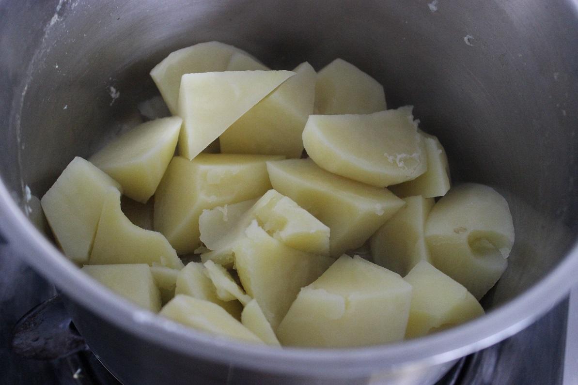 土豆出鍋，如細粉吹過~的做法 步骤2
