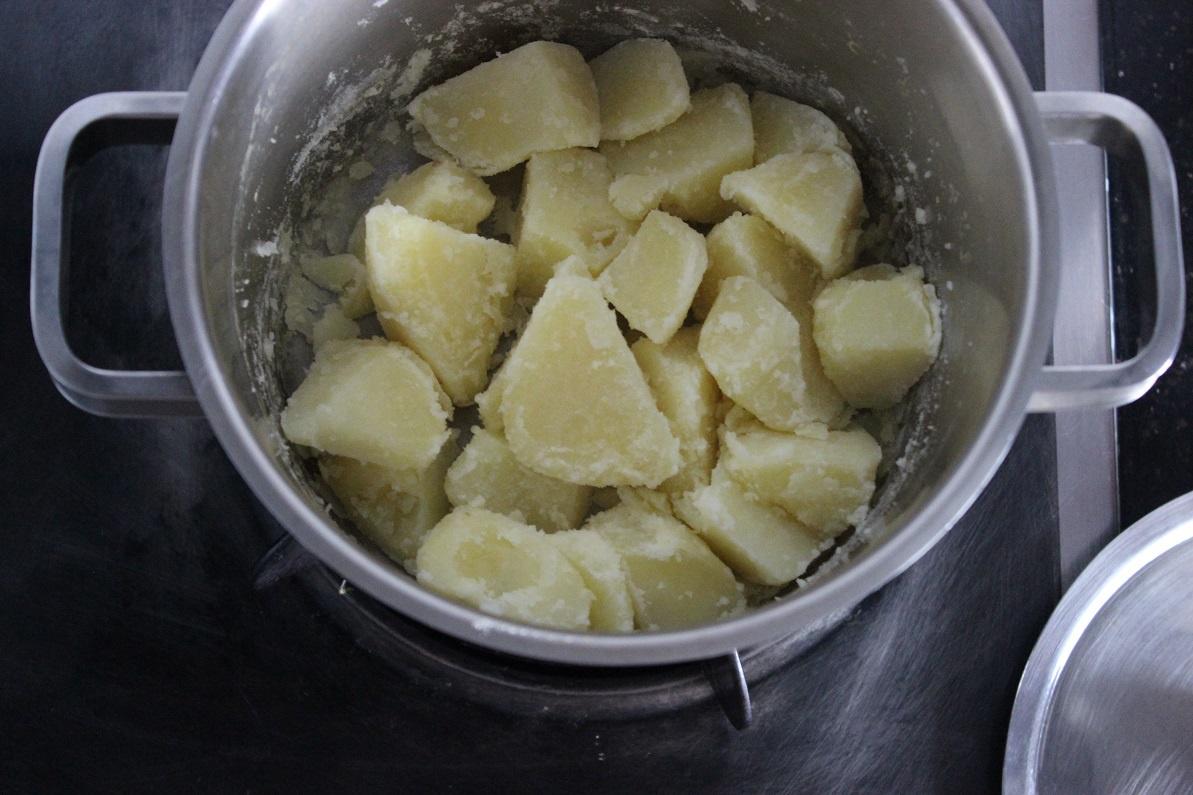 土豆出鍋，如細粉吹過~的做法 步骤3