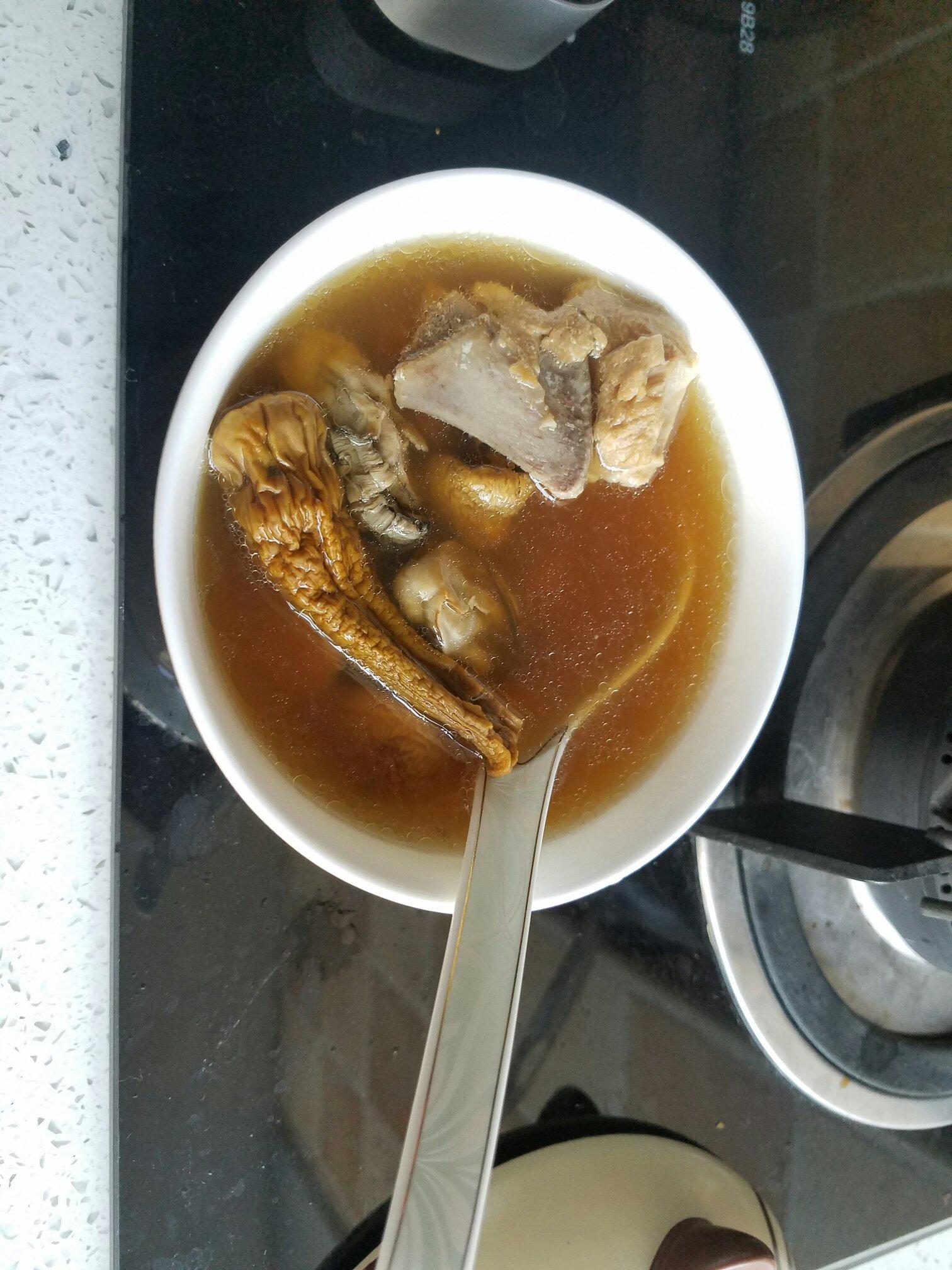 姬松茸耗干排骨湯的做法 步骤1