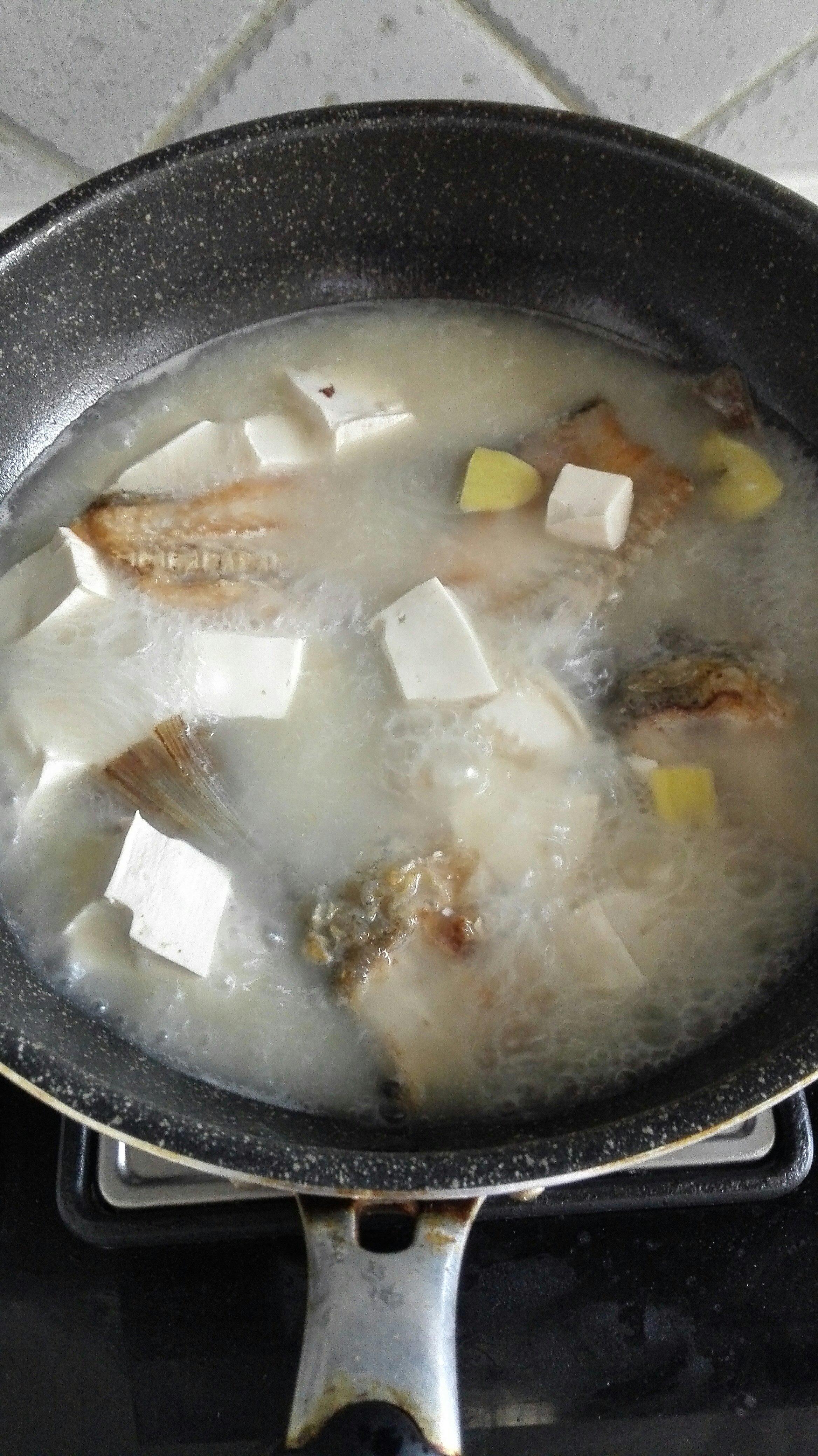 豆腐魚骨湯的做法 步骤12