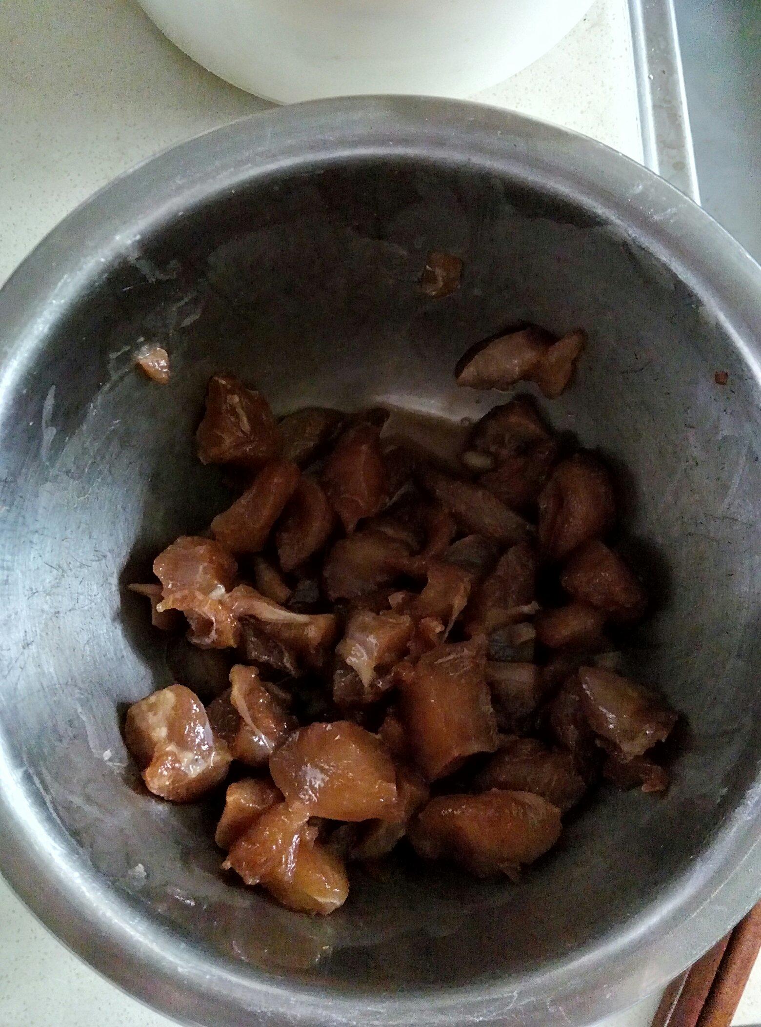 番茄蘑菇豆腐雞肉湯的做法 步骤1