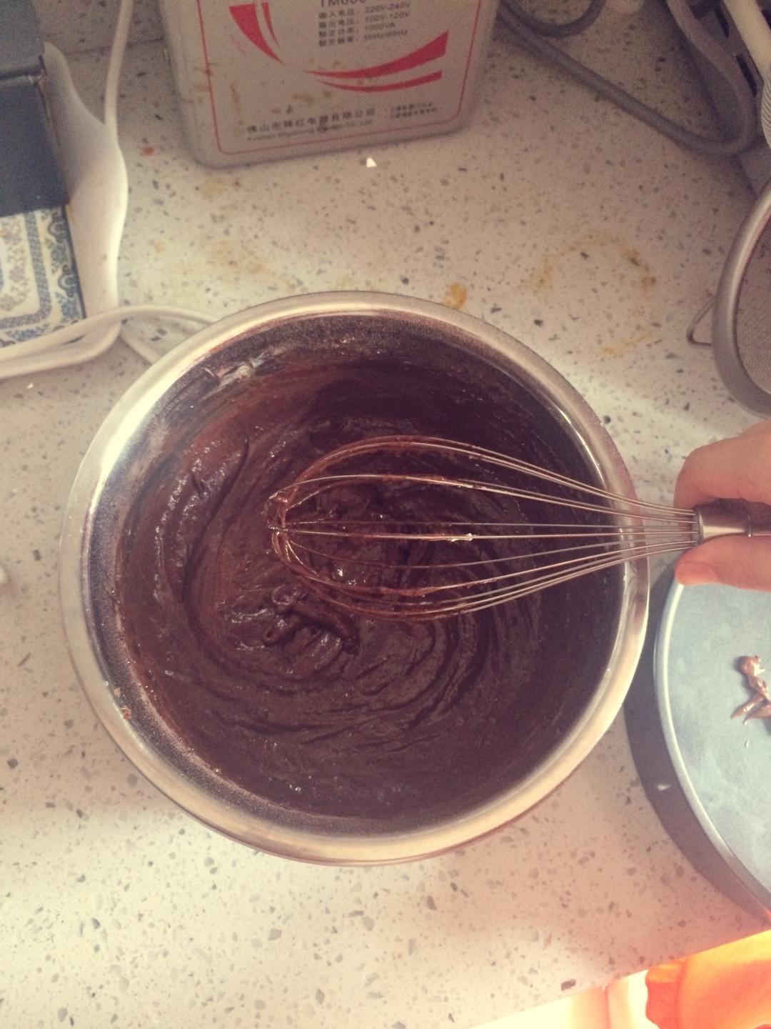 Alsa牌蛋糕粉制作簡便熔岩軟心巧克力蛋糕8人份的做法 步骤3