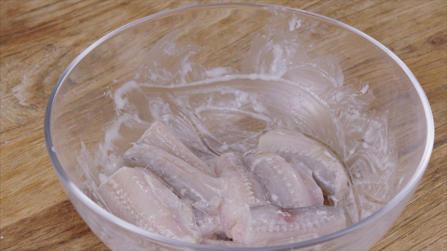 椒鹽九肚魚∣美食台的做法 步骤2