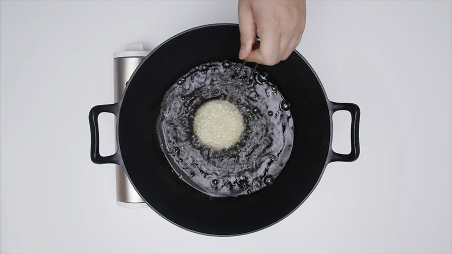自制鍋巴∣美食台的做法 步骤3