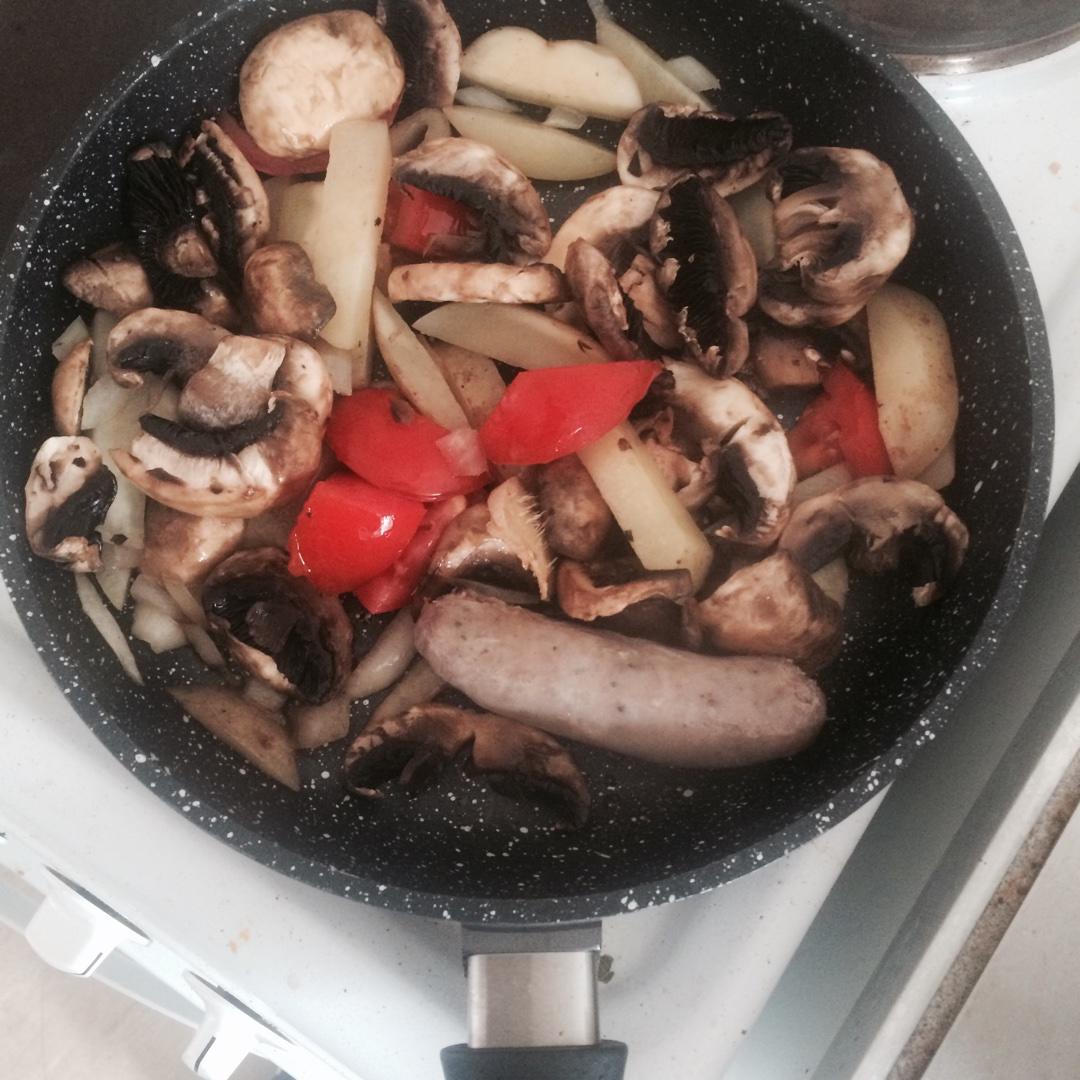番茄土豆蘑菇湯（煮一切）的做法 步骤2