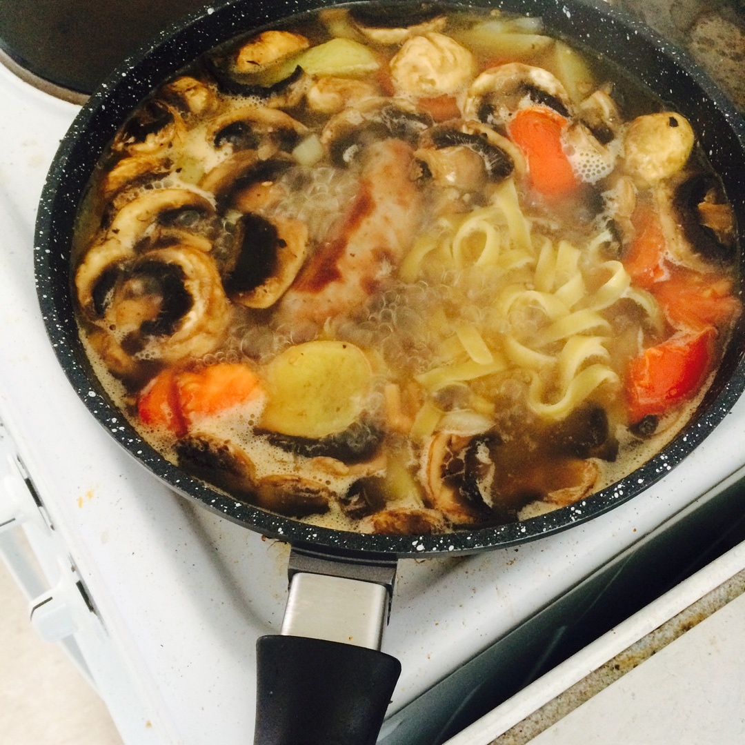 番茄土豆蘑菇湯（煮一切）的做法 步骤3