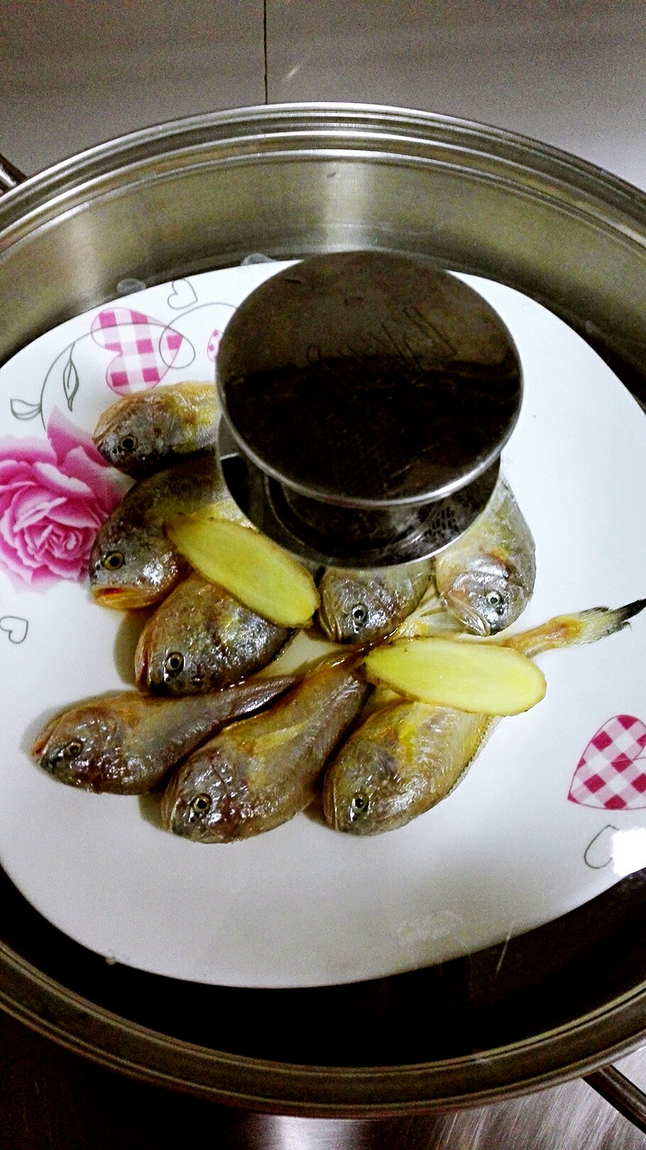 清蒸梅子魚 小正宗東海野生小黃魚的做法 步骤2