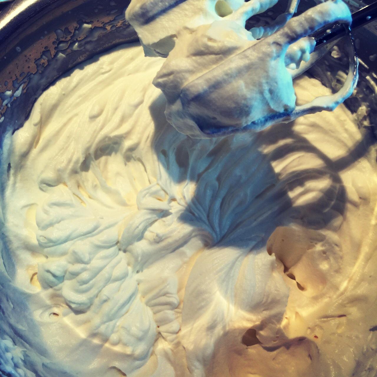 奶油戚風蛋糕的做法 步骤2
