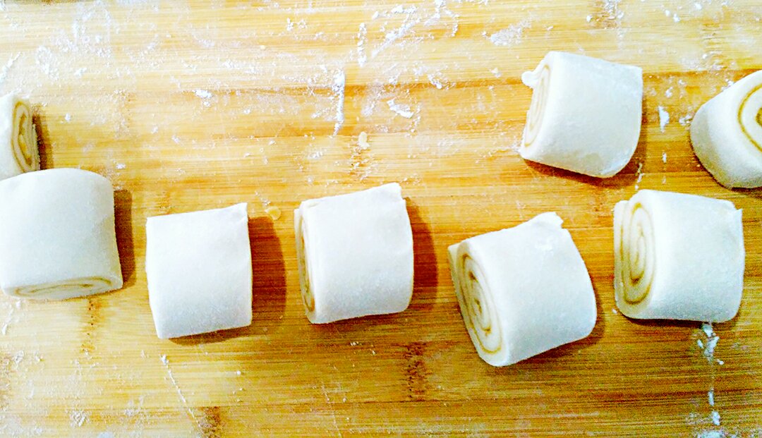 一次性發酵的奶黃奶香蓮花卷的做法 步骤10