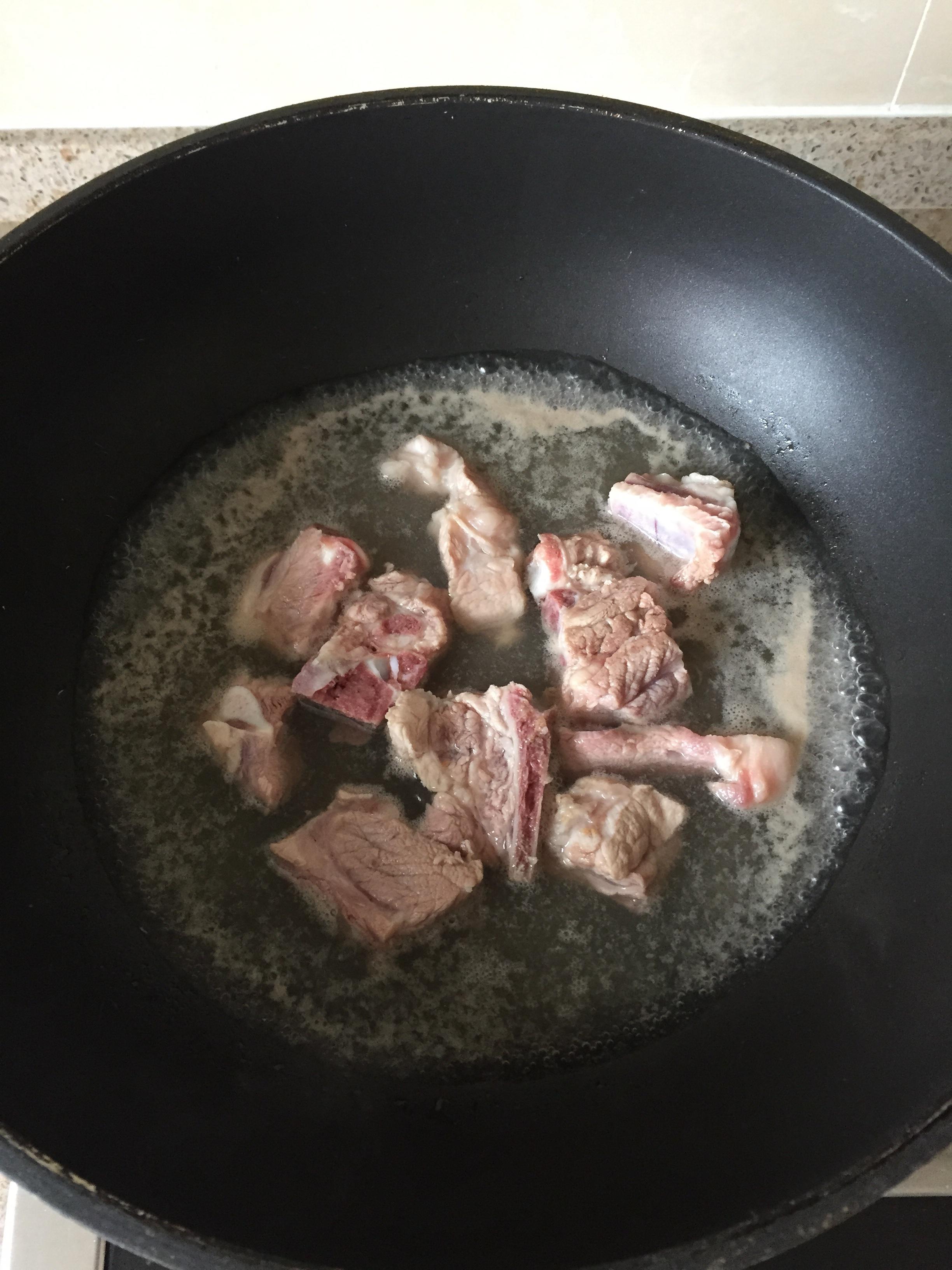 排骨土豆蘿卜燜飯（電飯鍋）的做法 步骤1