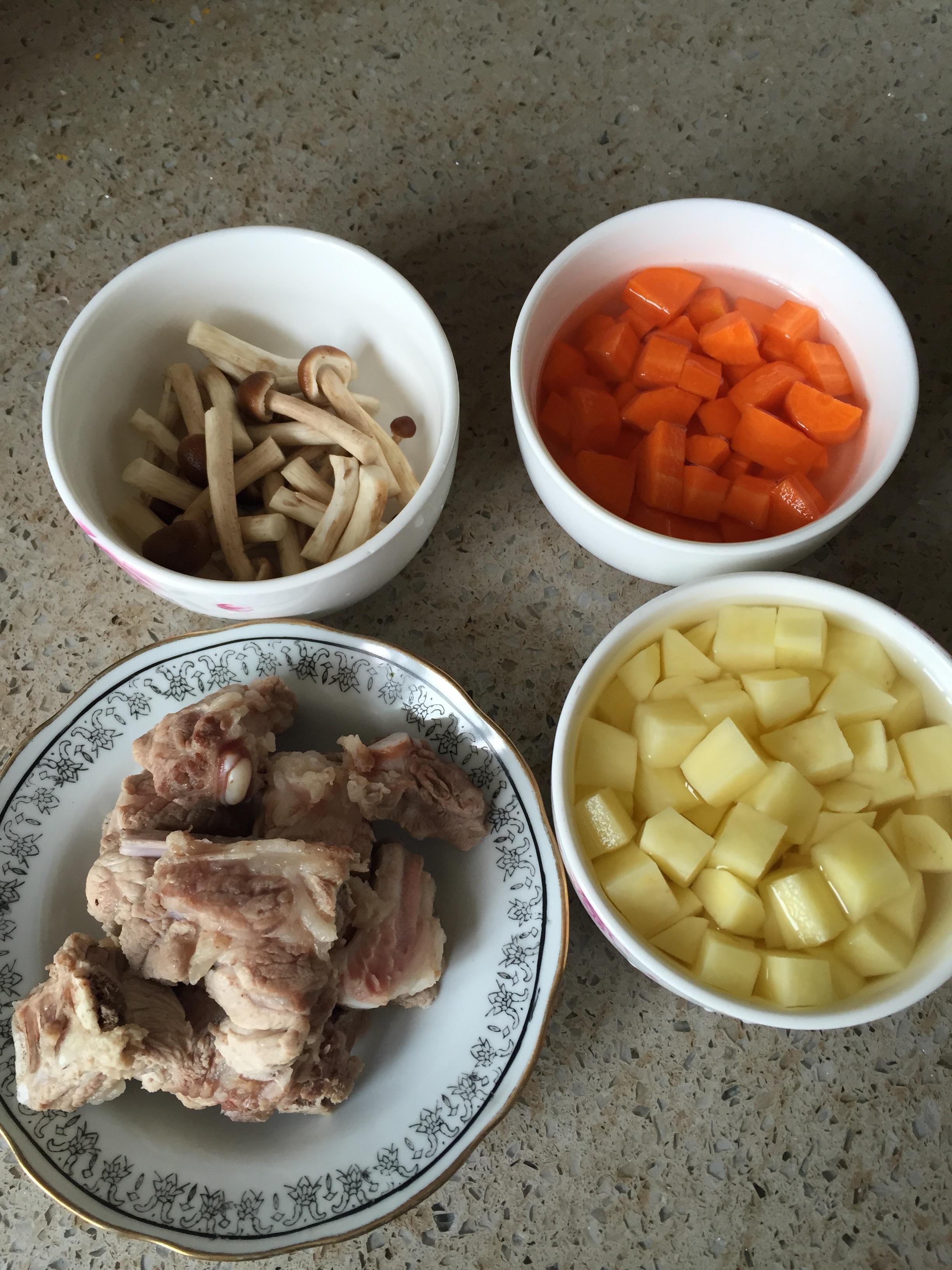排骨土豆蘿卜燜飯（電飯鍋）的做法 步骤2