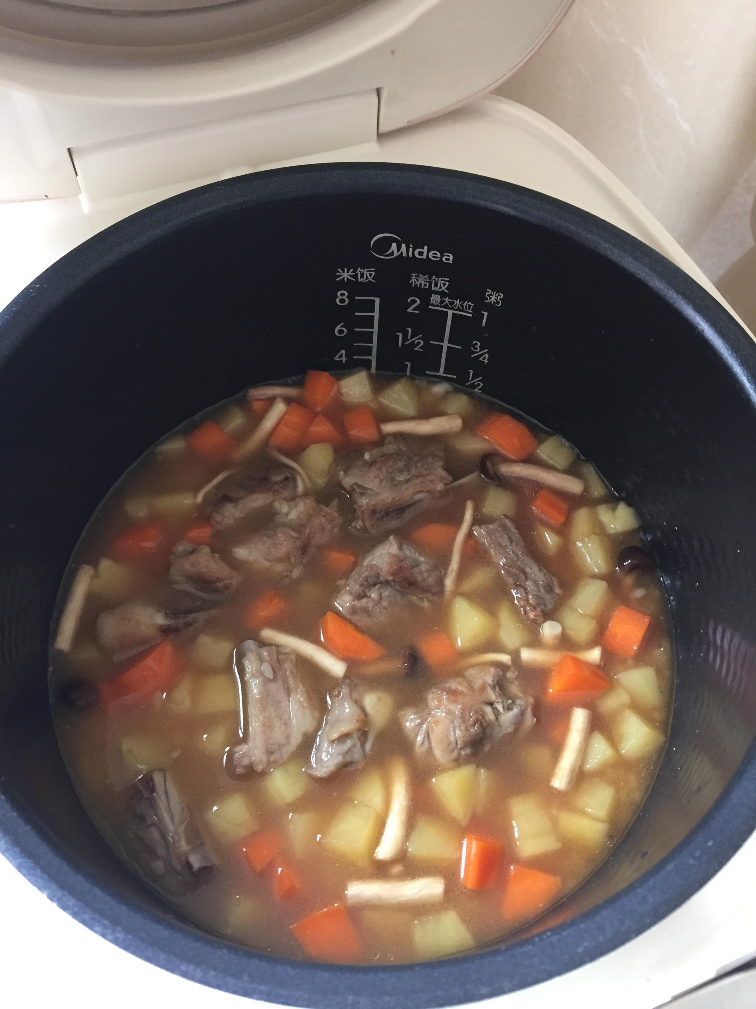 排骨土豆蘿卜燜飯（電飯鍋）的做法 步骤4