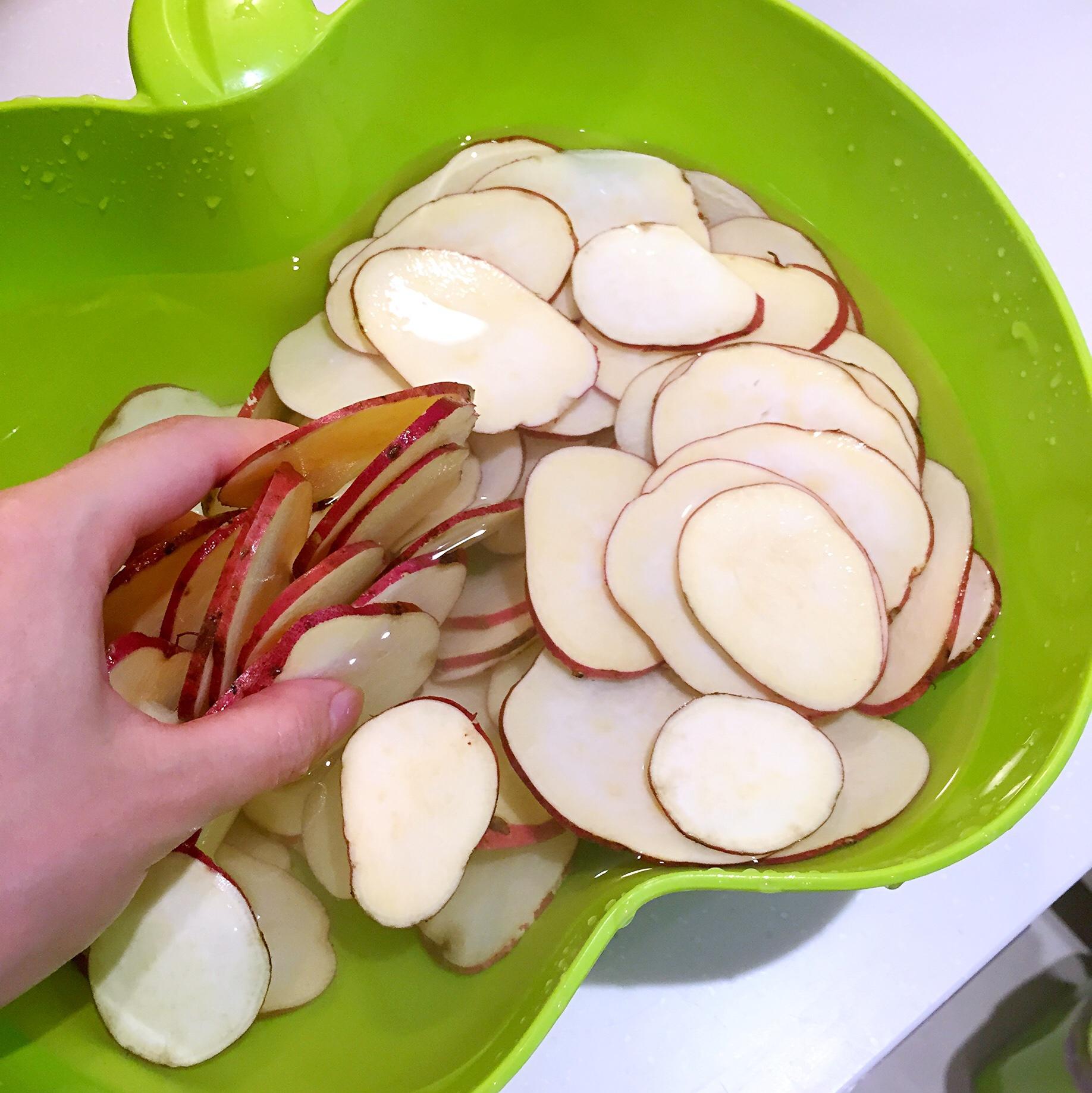 脆脆烤紅薯片（空氣炸鍋版+烤箱版）的做法 步骤1