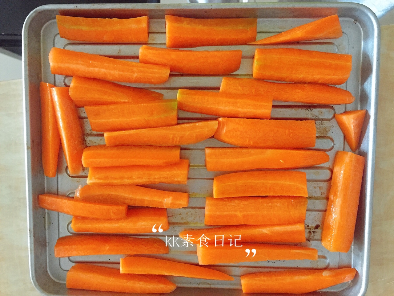 烤胡蘿卜條的做法 步骤2