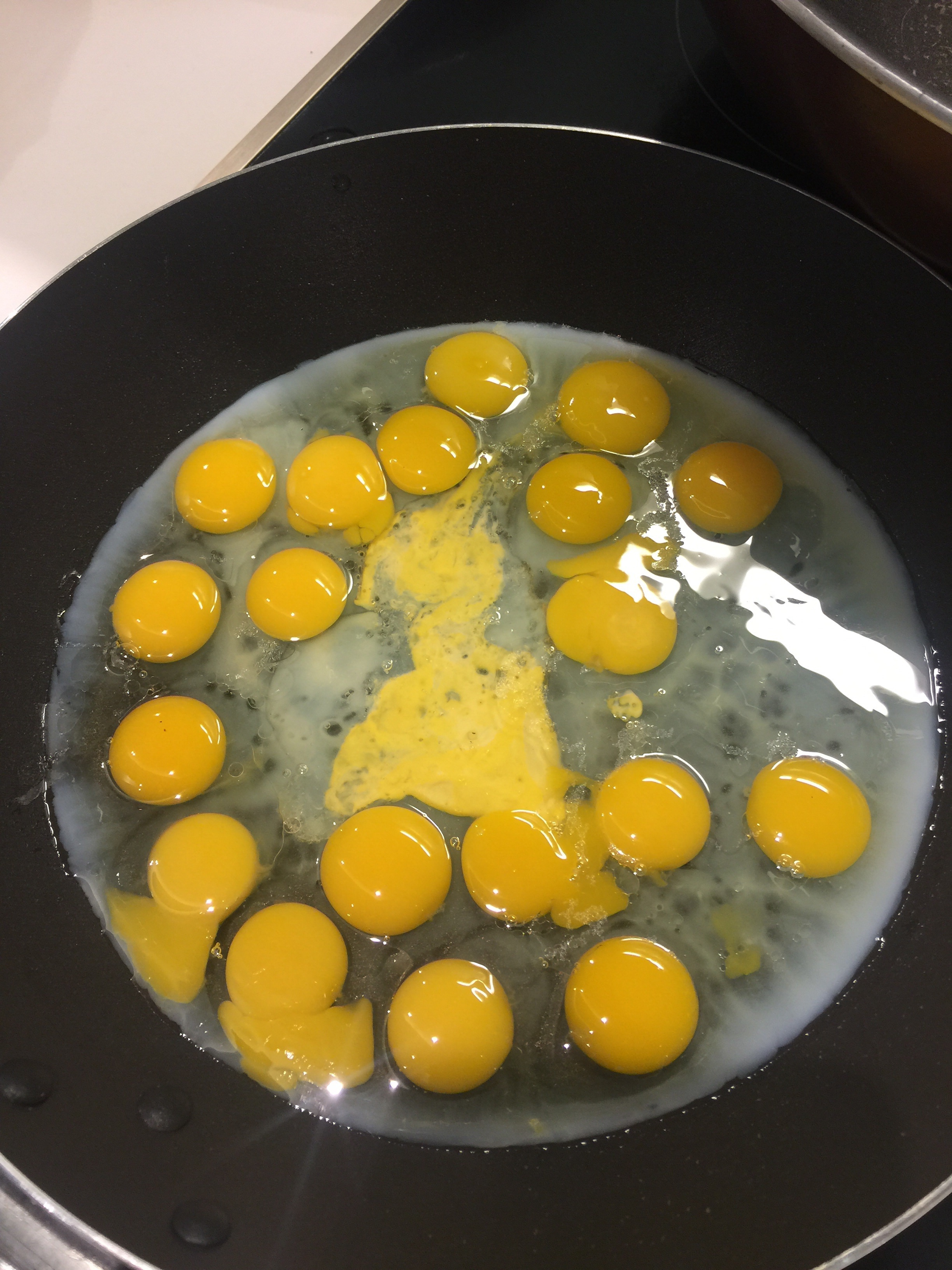 煎鵪鶉蛋的做法 步骤1