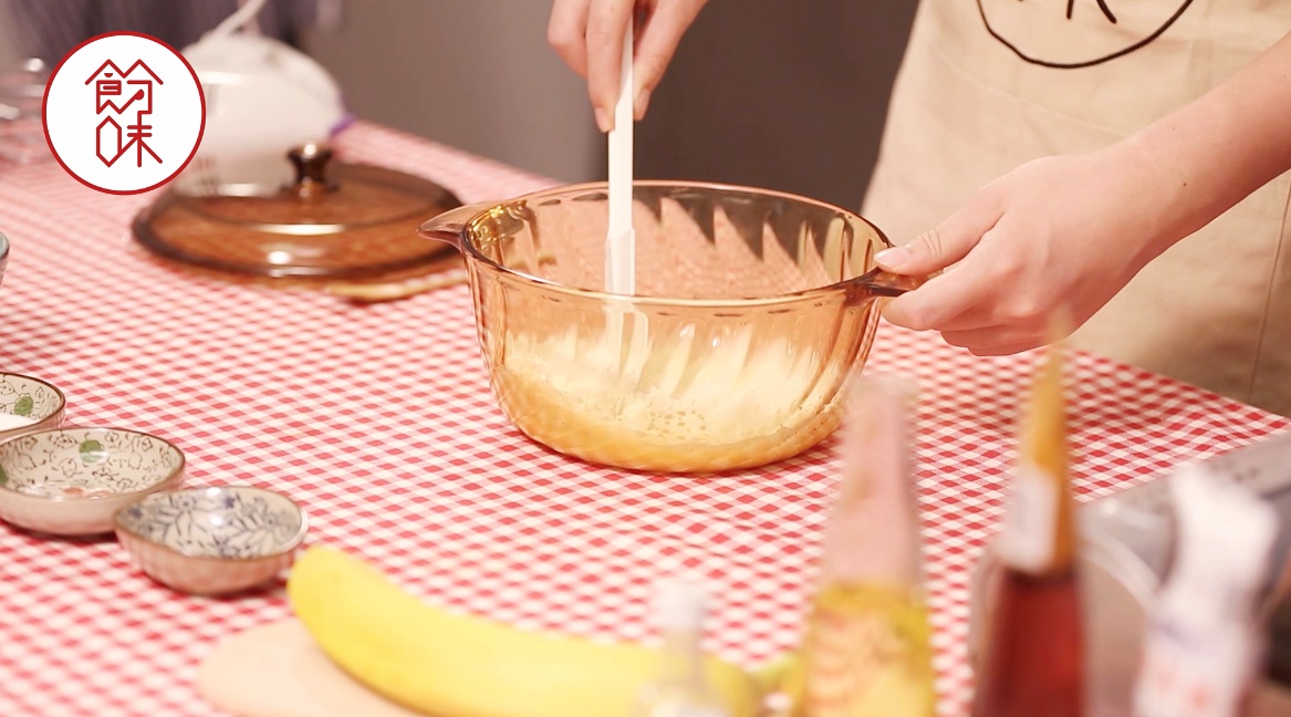 有限時間里完美早餐－香蕉松餅的做法 步骤2