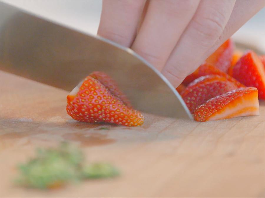 意式草莓香草奶凍∣一條視頻的做法 步骤2