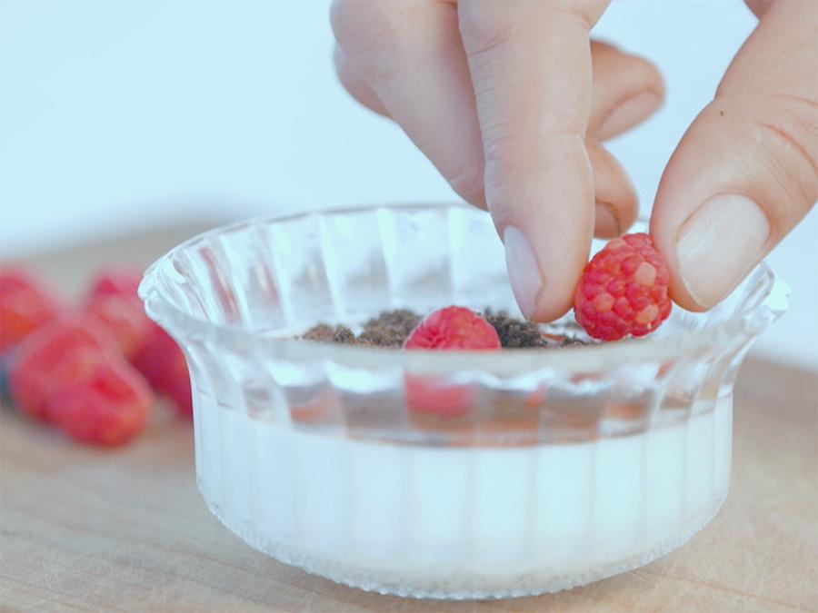 意式草莓香草奶凍∣一條視頻的做法 步骤10