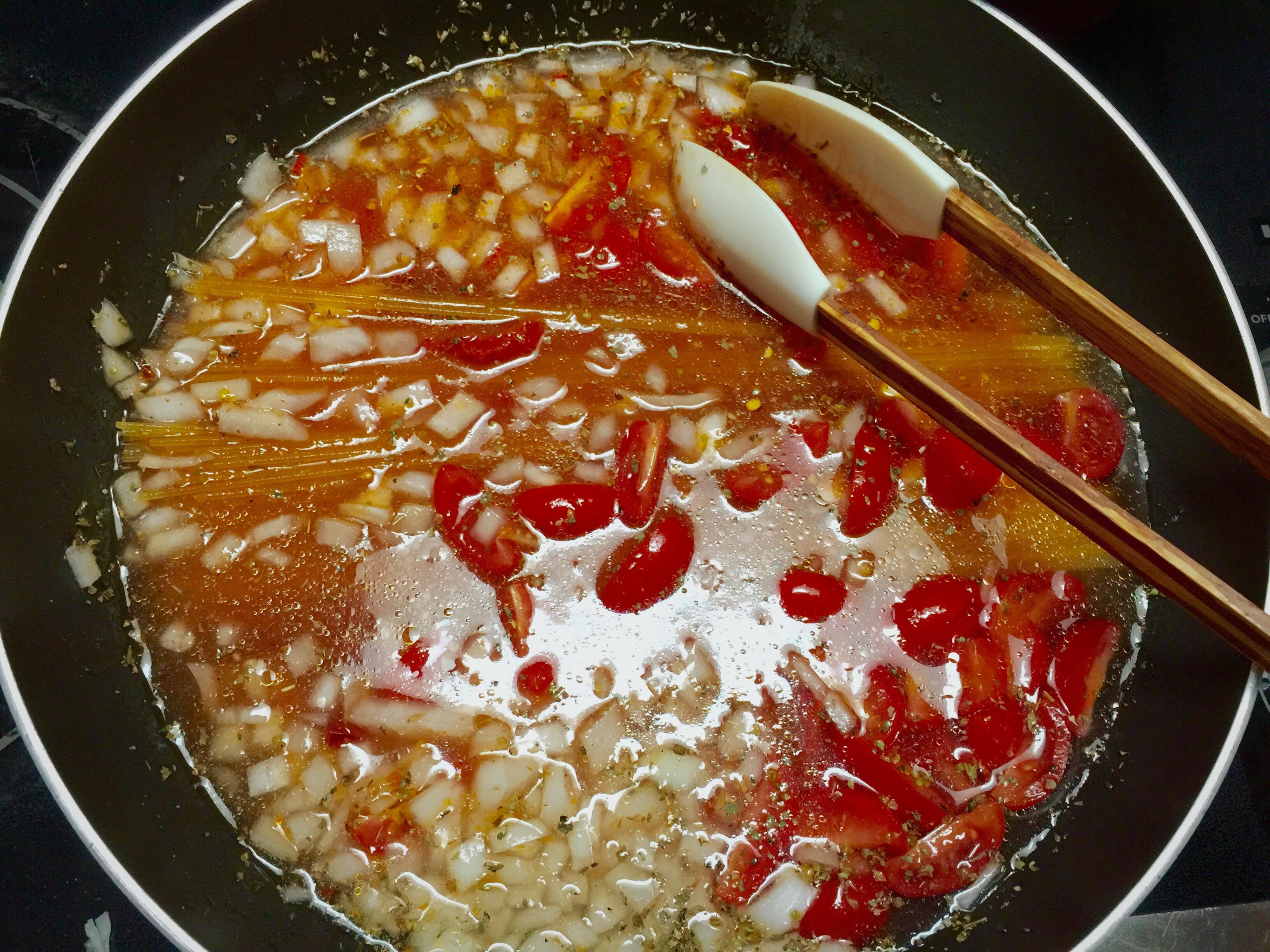 一鍋煮懶人番茄義大利面的做法 步骤3