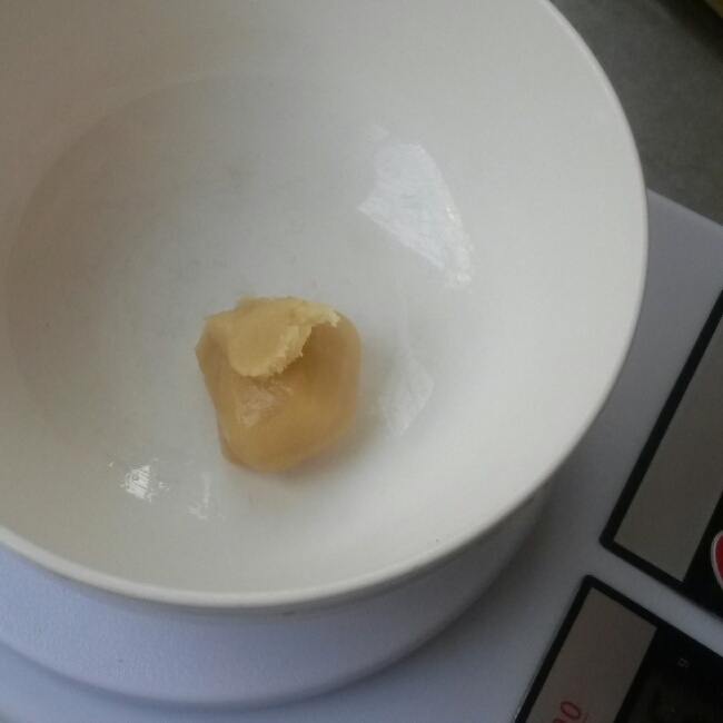 廣式白蓮蓉蛋黃月餅的做法 步骤8