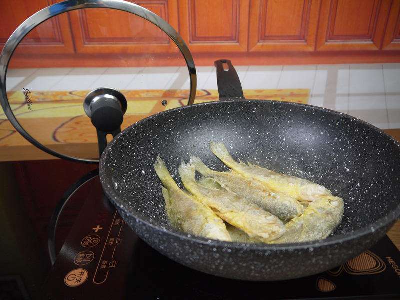 香煎小黃魚的做法 步骤7