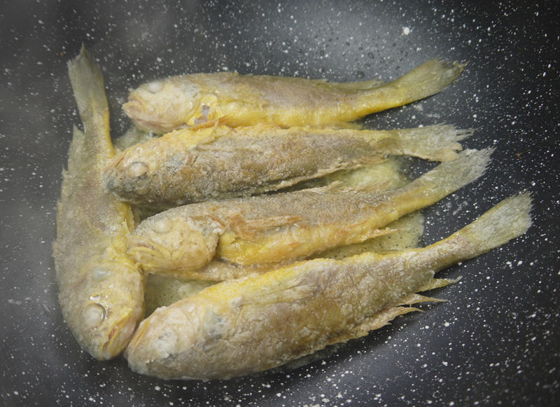 香煎小黃魚的做法 步骤8