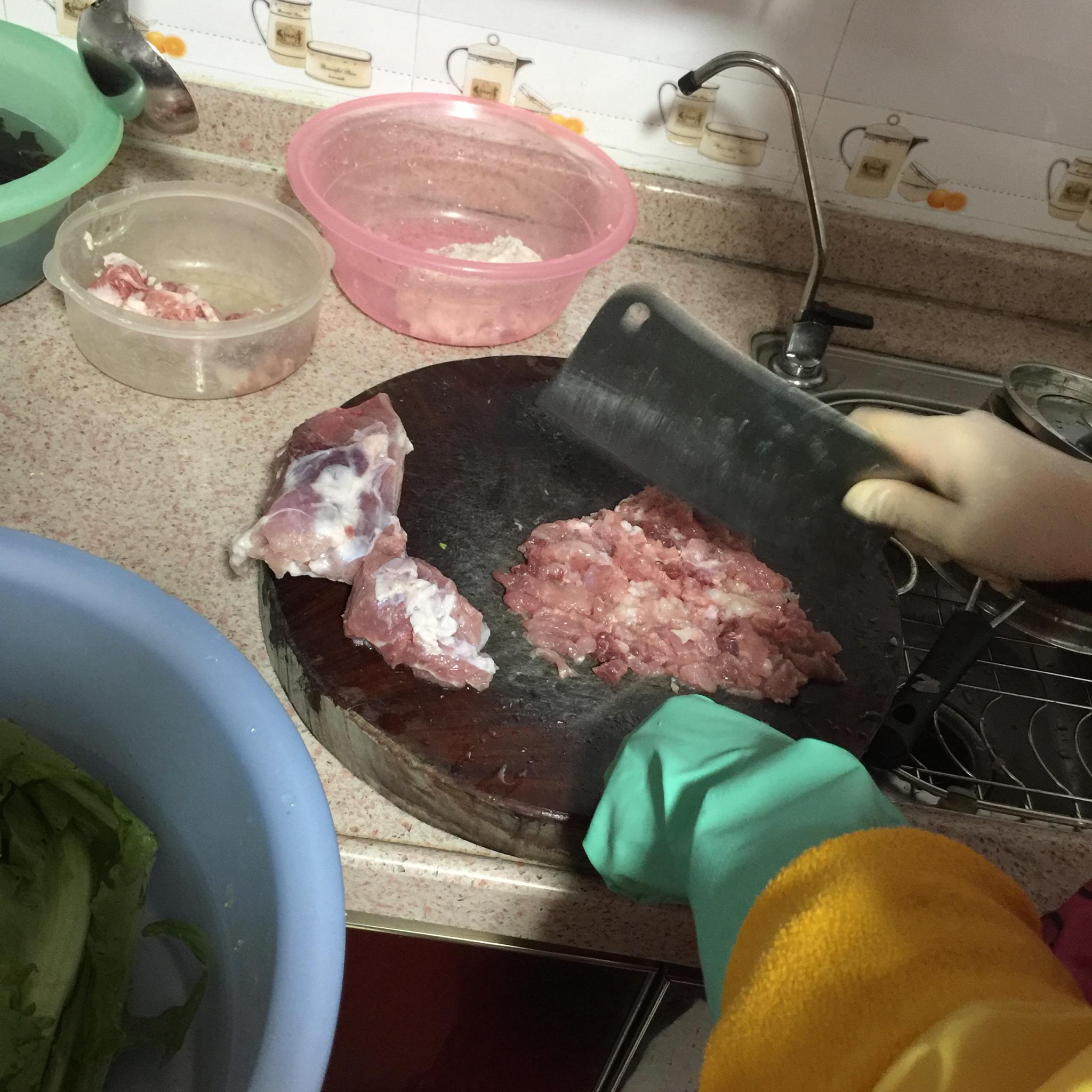 肉三鮮餃子（木耳,包菜,肉）的做法 步骤1