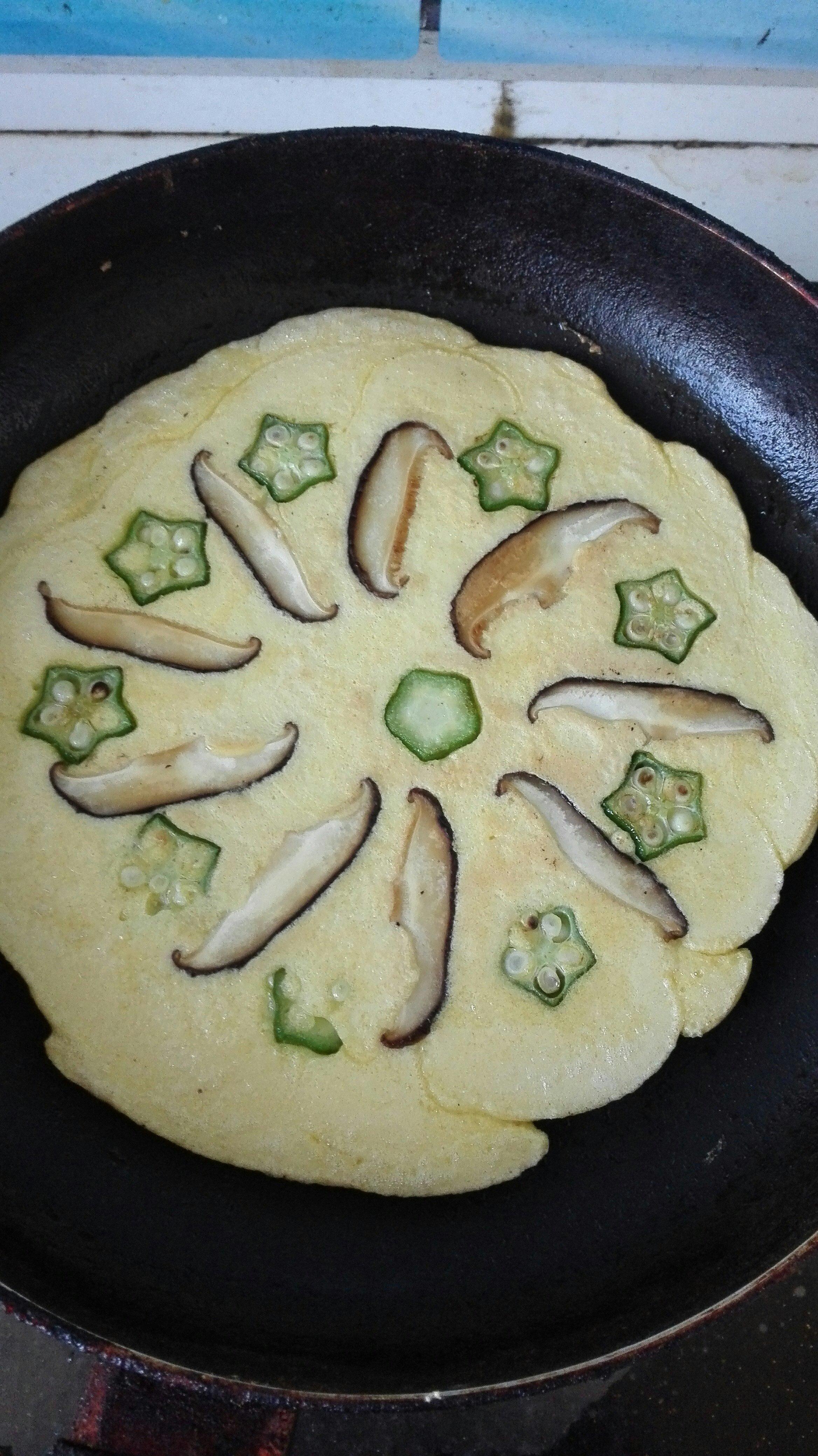 秋葵香菇雞蛋餅的做法 步骤4