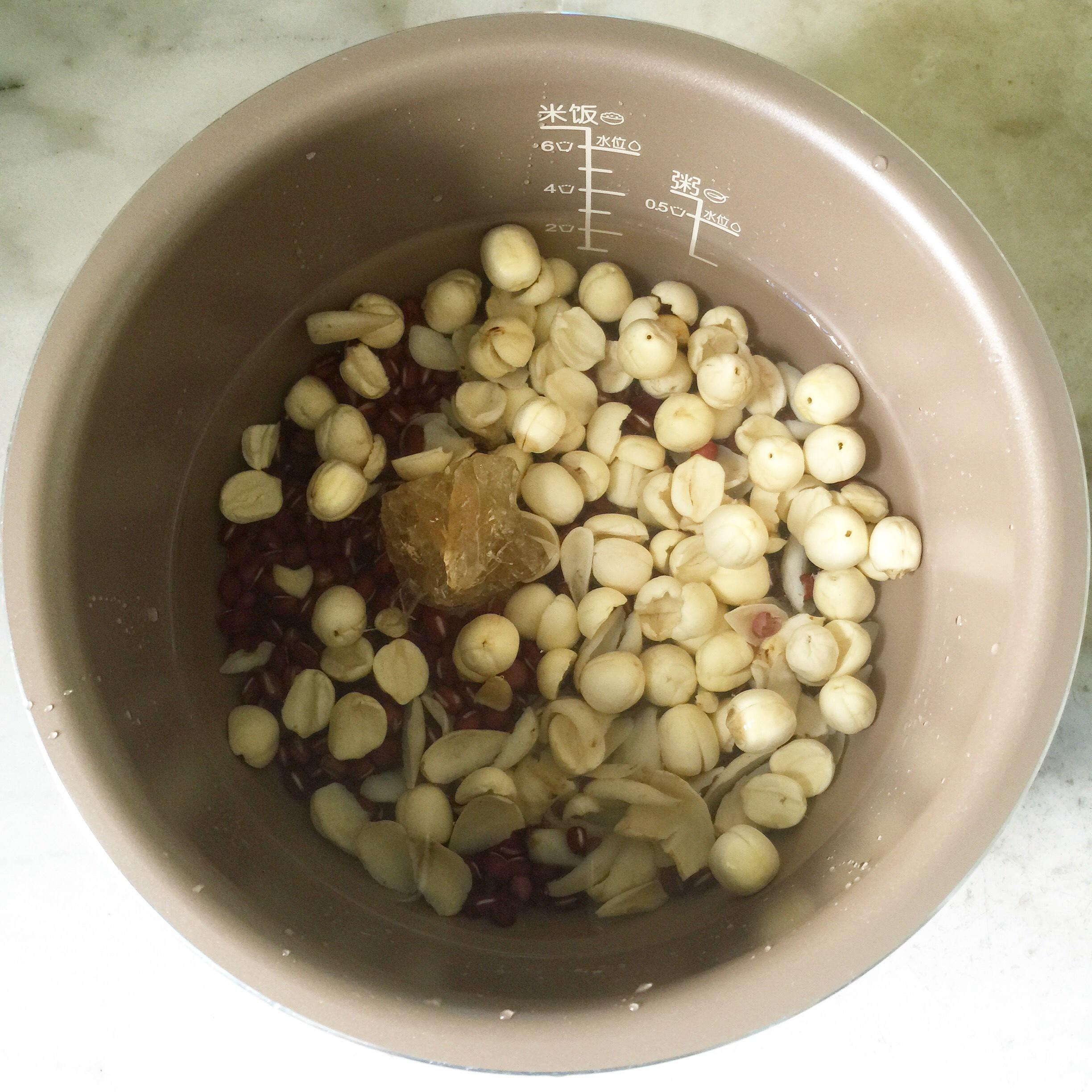 百合蓮子紅豆湯的做法 步骤2