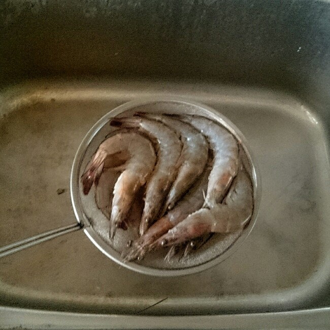 3min微波爐烤蝦的做法 步骤1
