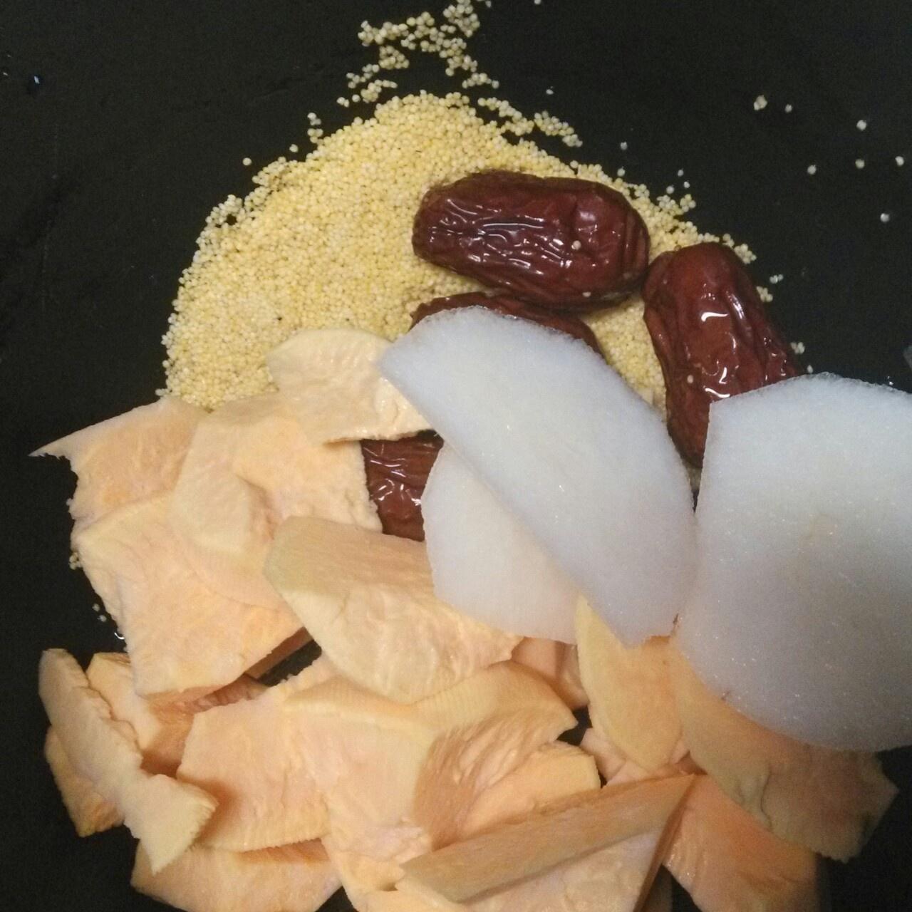 嬰兒輔食∼紅薯大棗梨小米粥的做法 步骤1